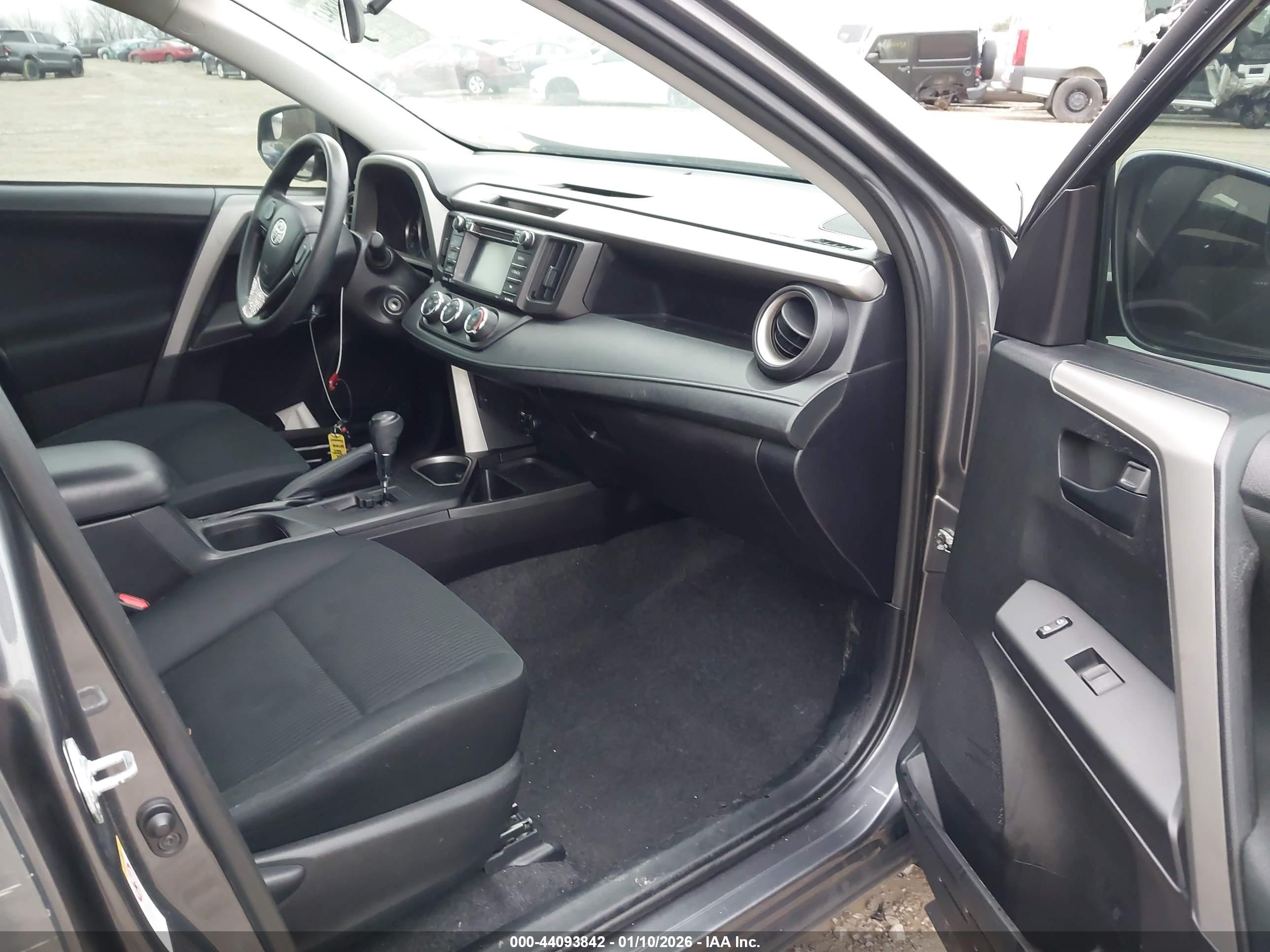 TOYOTA RAV4 image 5