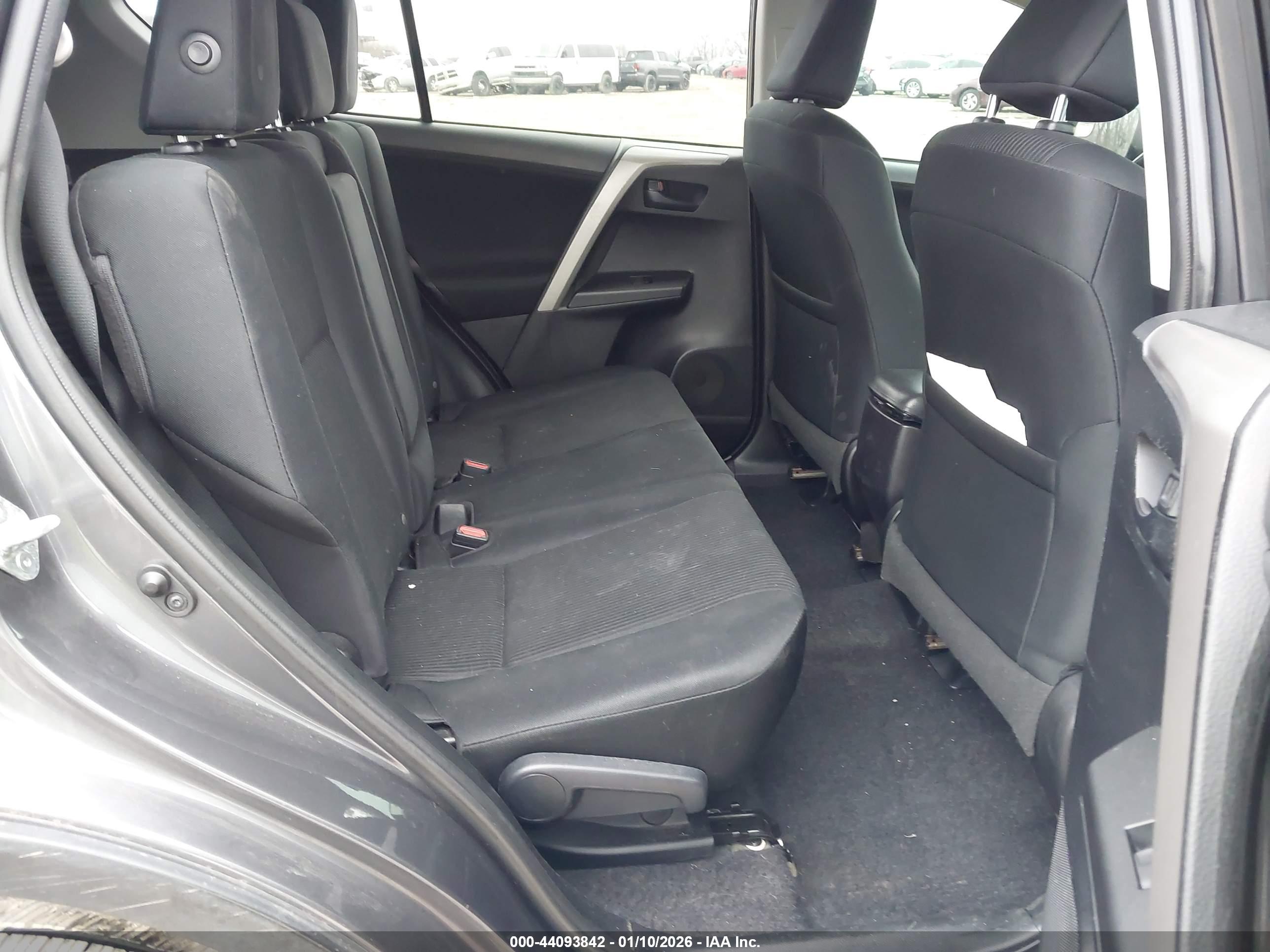 TOYOTA RAV4 image 8