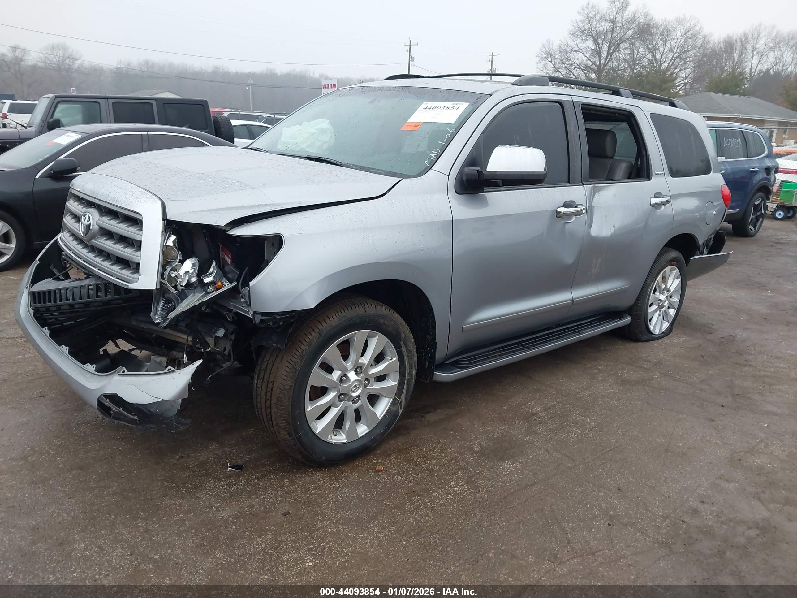 TOYOTA SEQUOIA image 2
