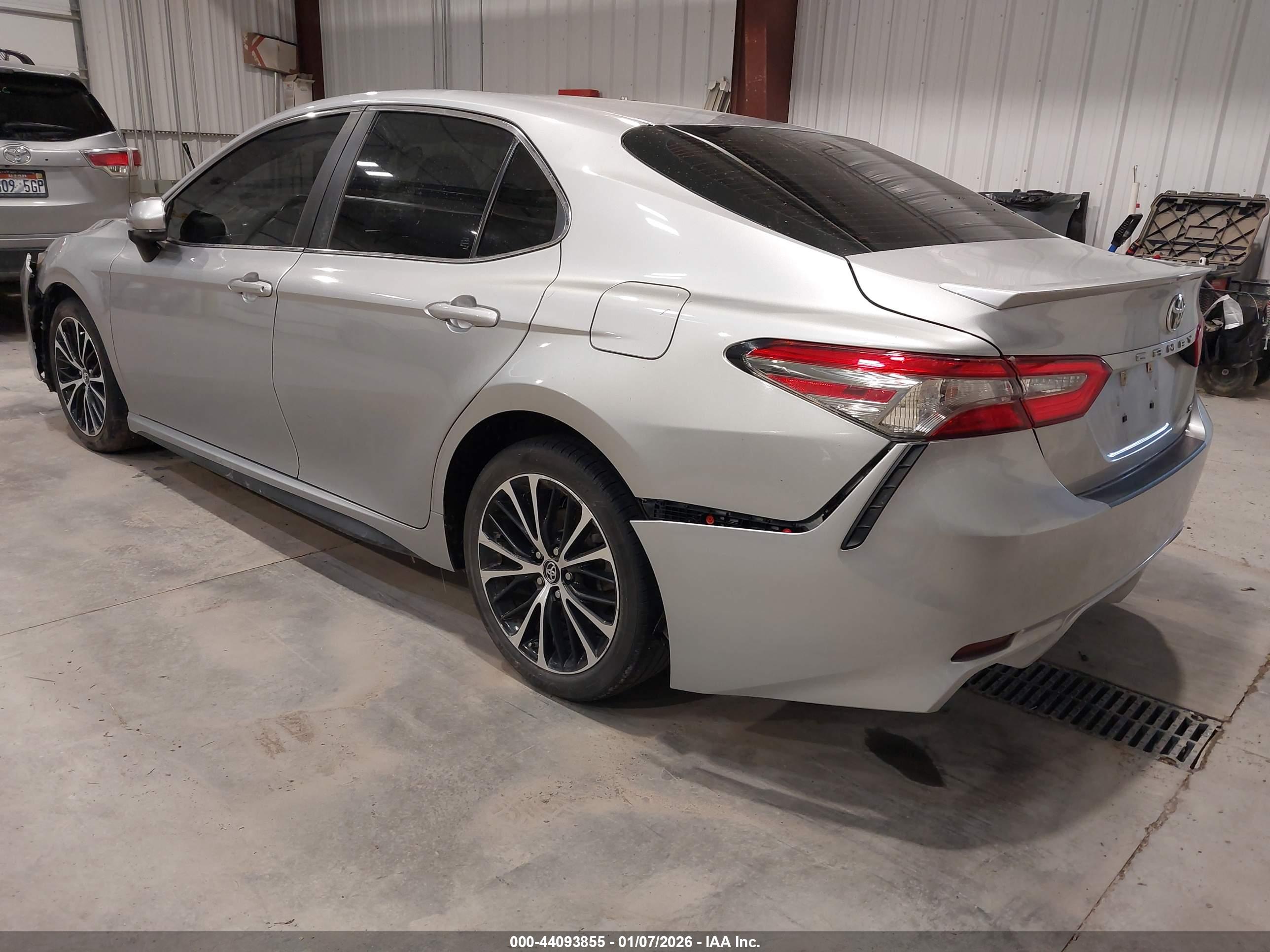 TOYOTA CAMRY image 3