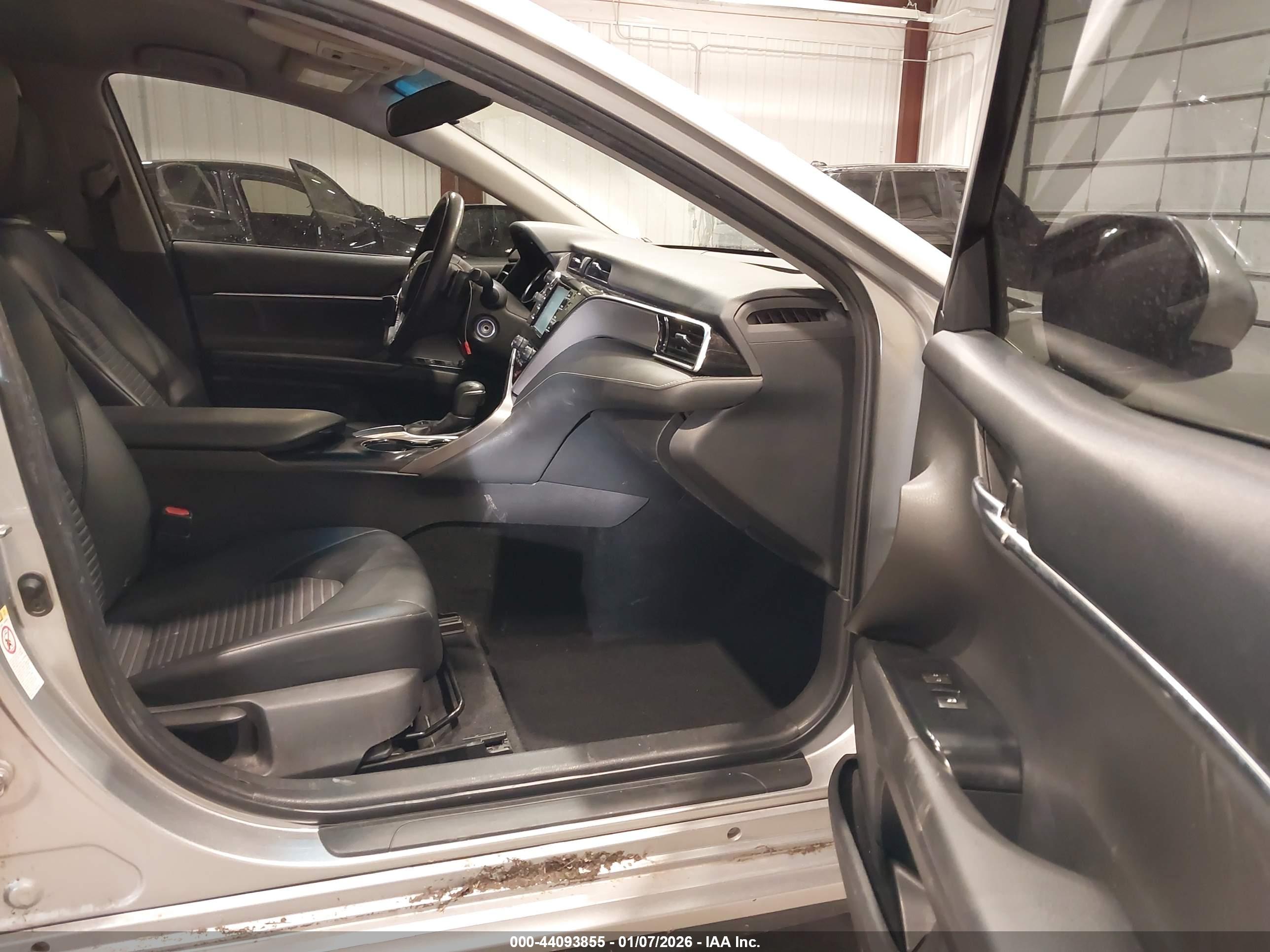 TOYOTA CAMRY image 5