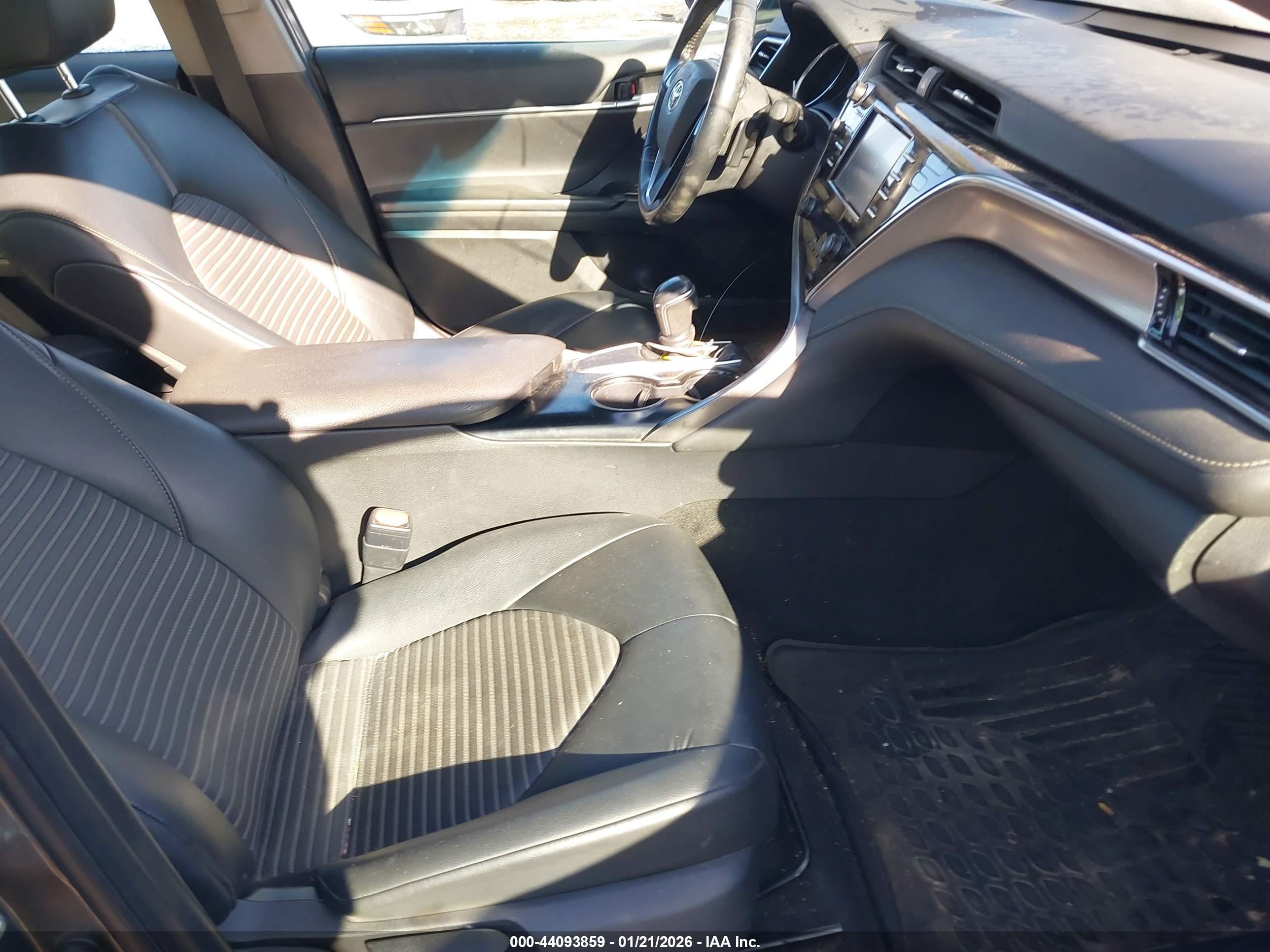 TOYOTA CAMRY image 5