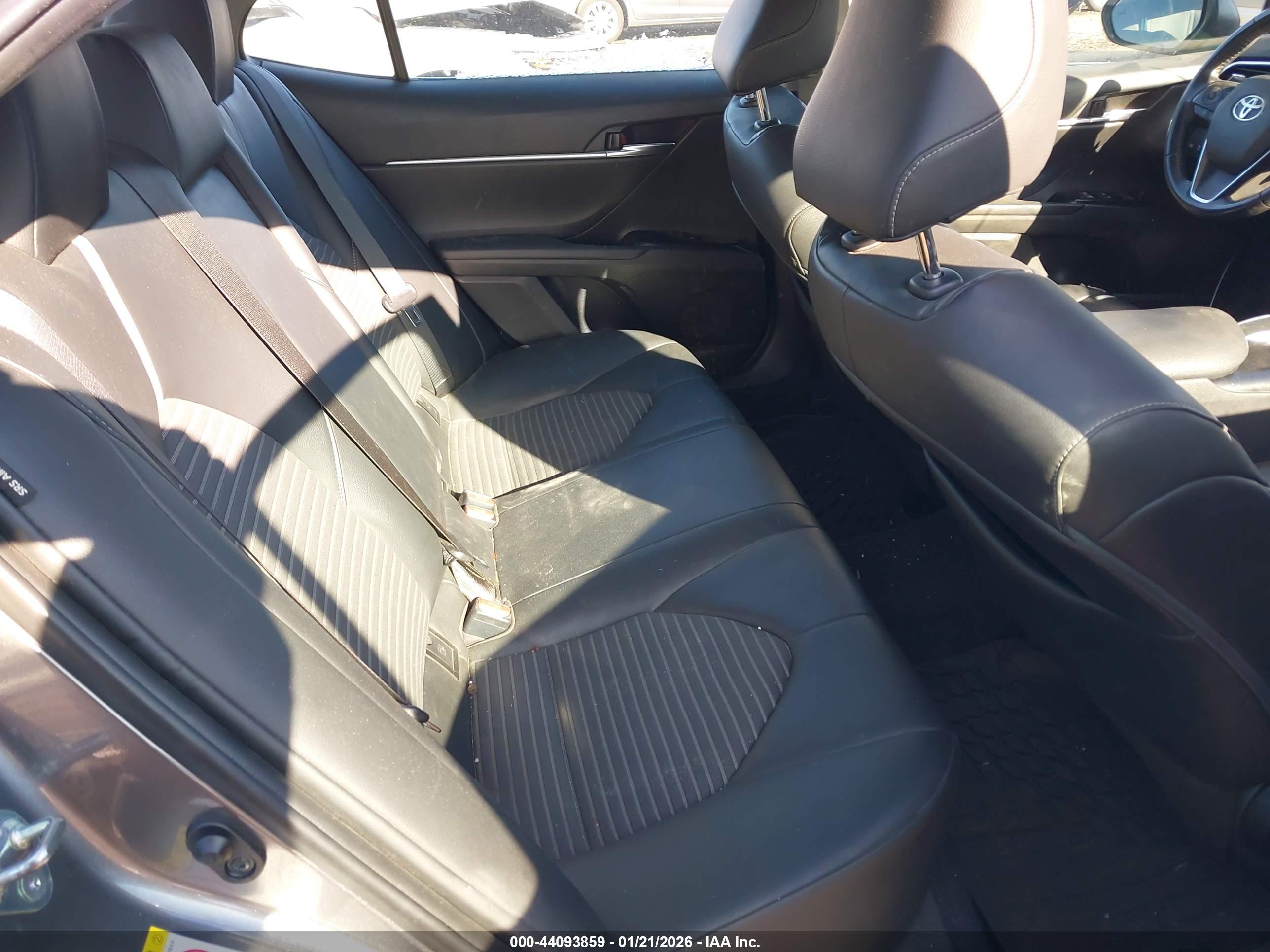 TOYOTA CAMRY image 8