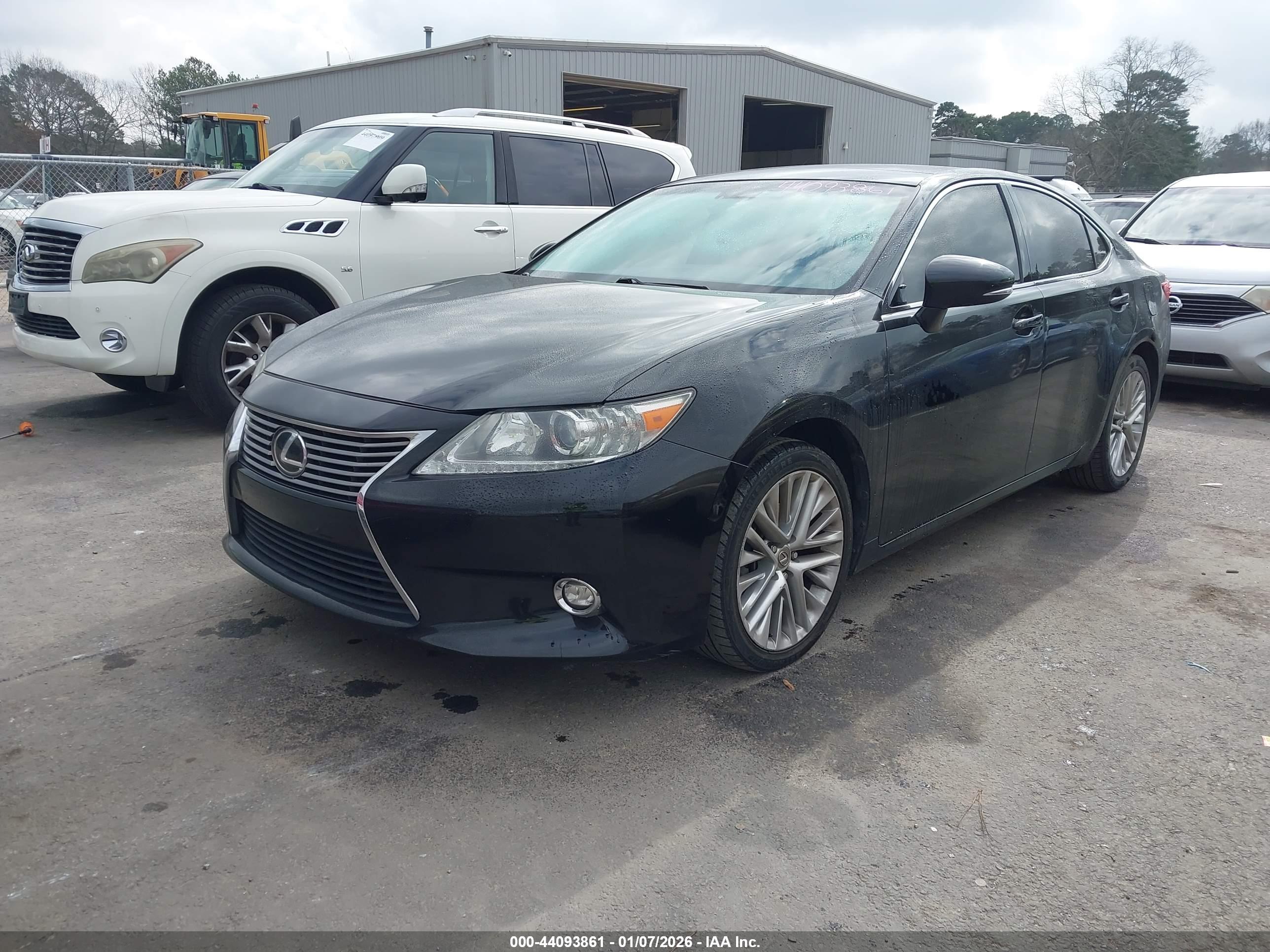 LEXUS ES image 2