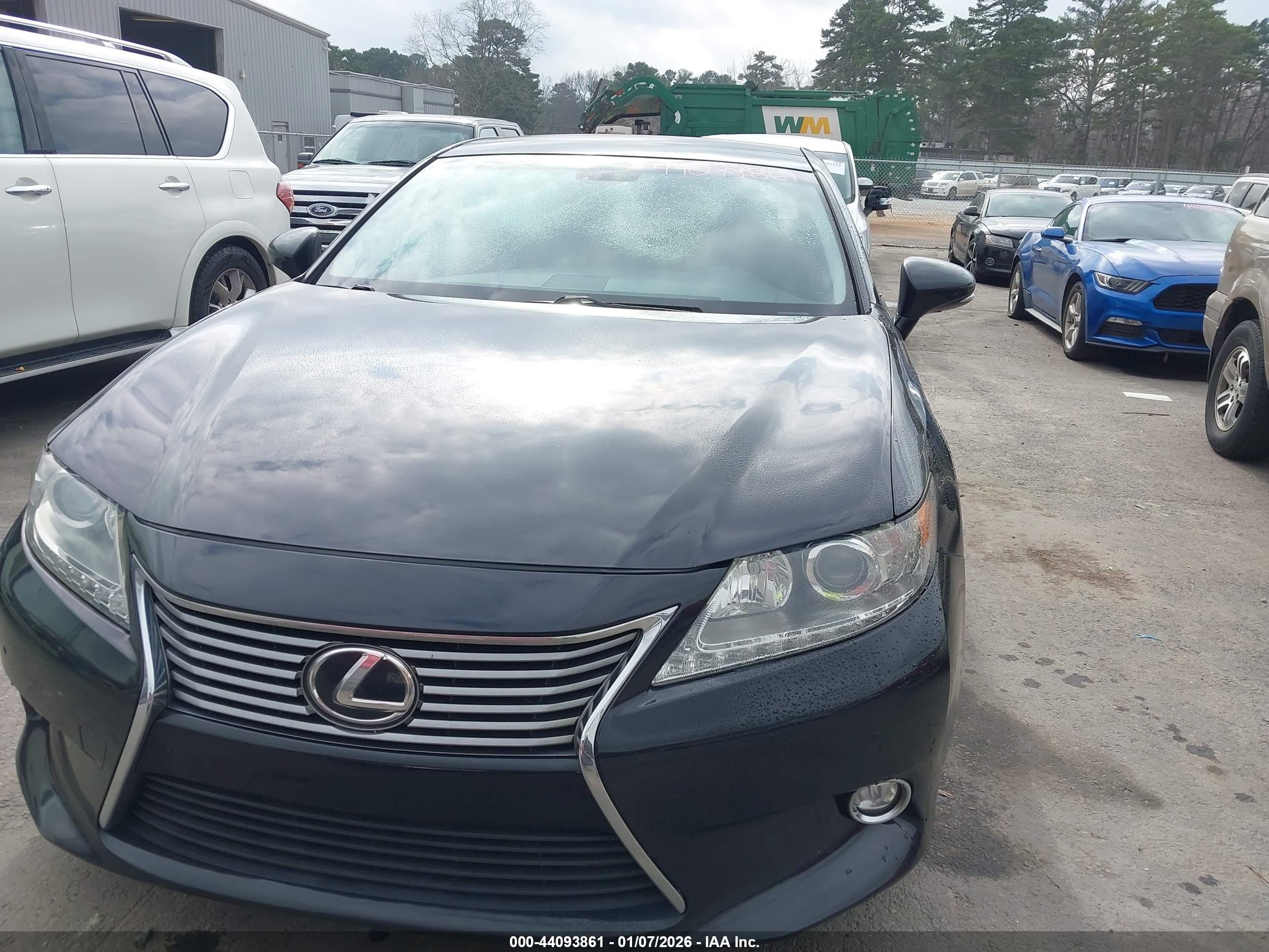 LEXUS ES image 6