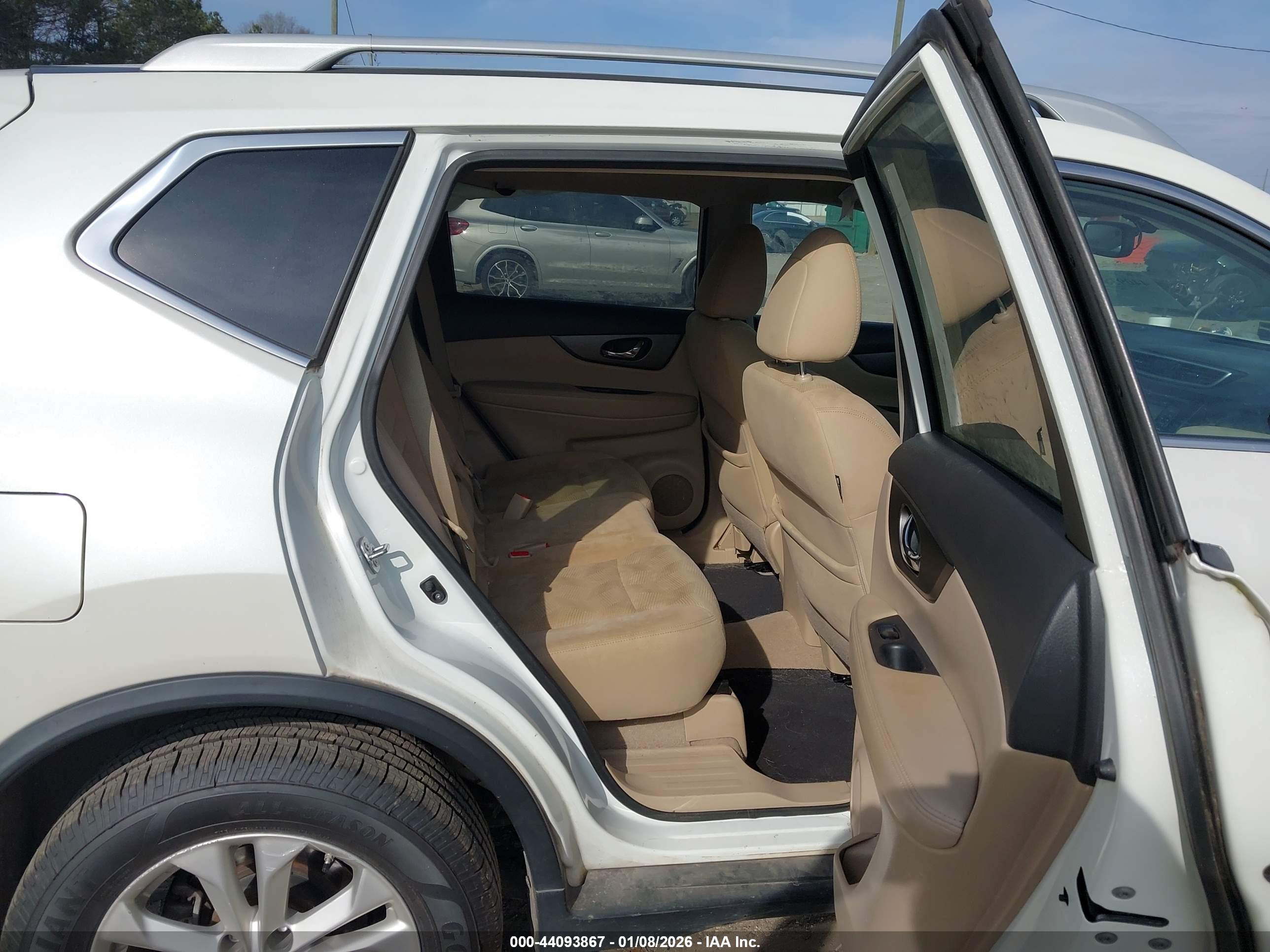 NISSAN ROGUE image 8