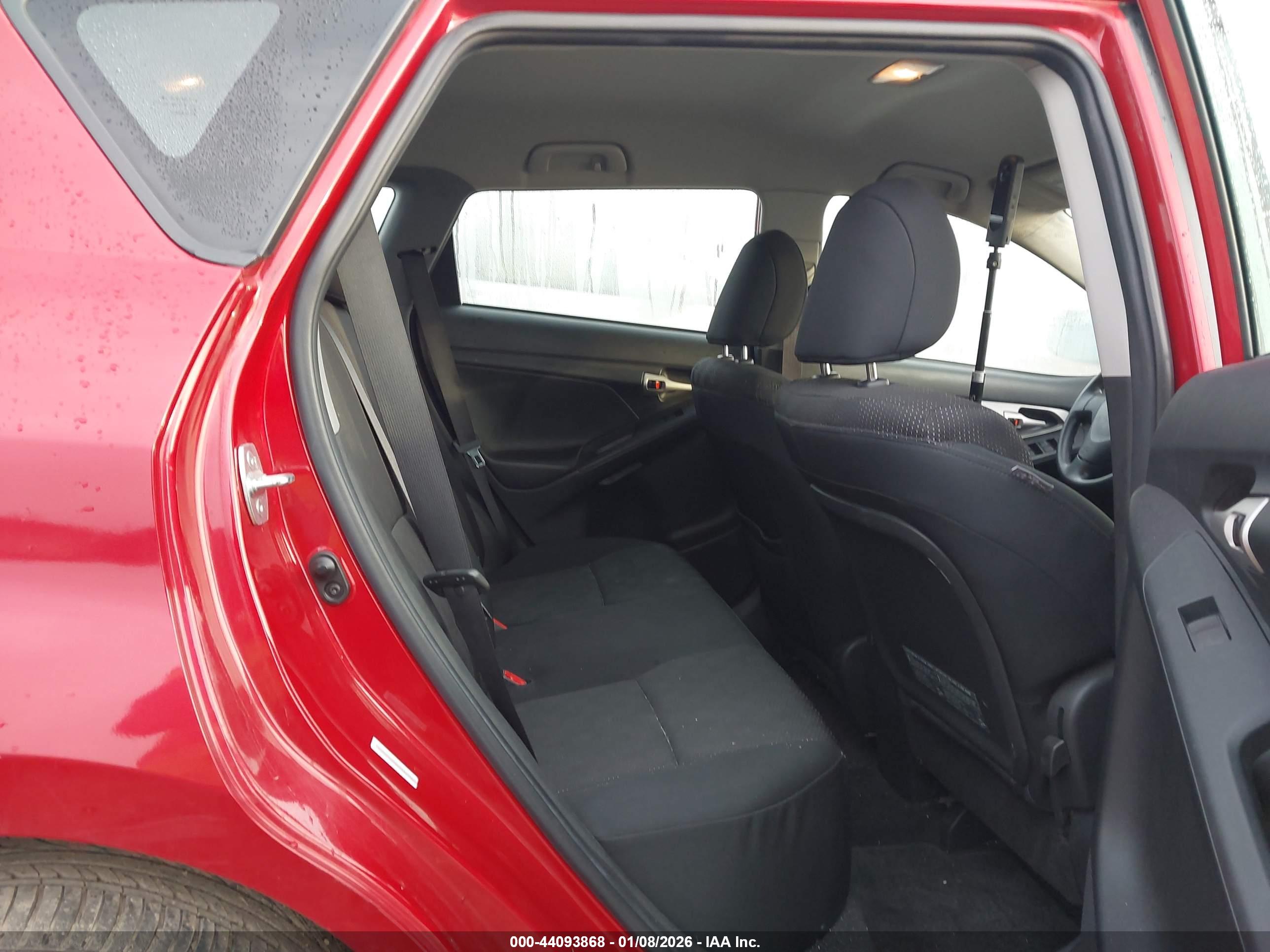 PONTIAC VIBE image 8
