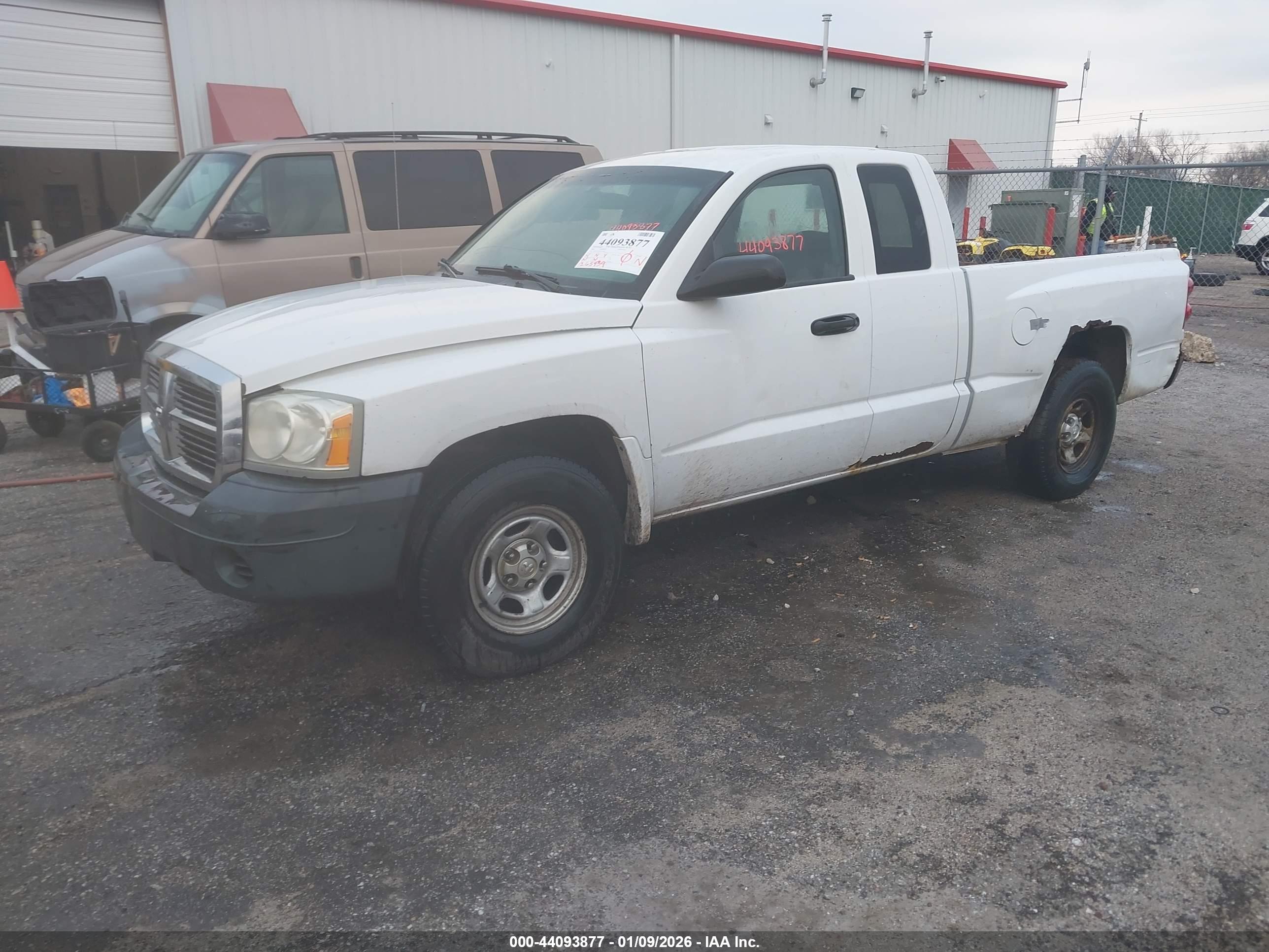 DODGE DAKOTA image 2