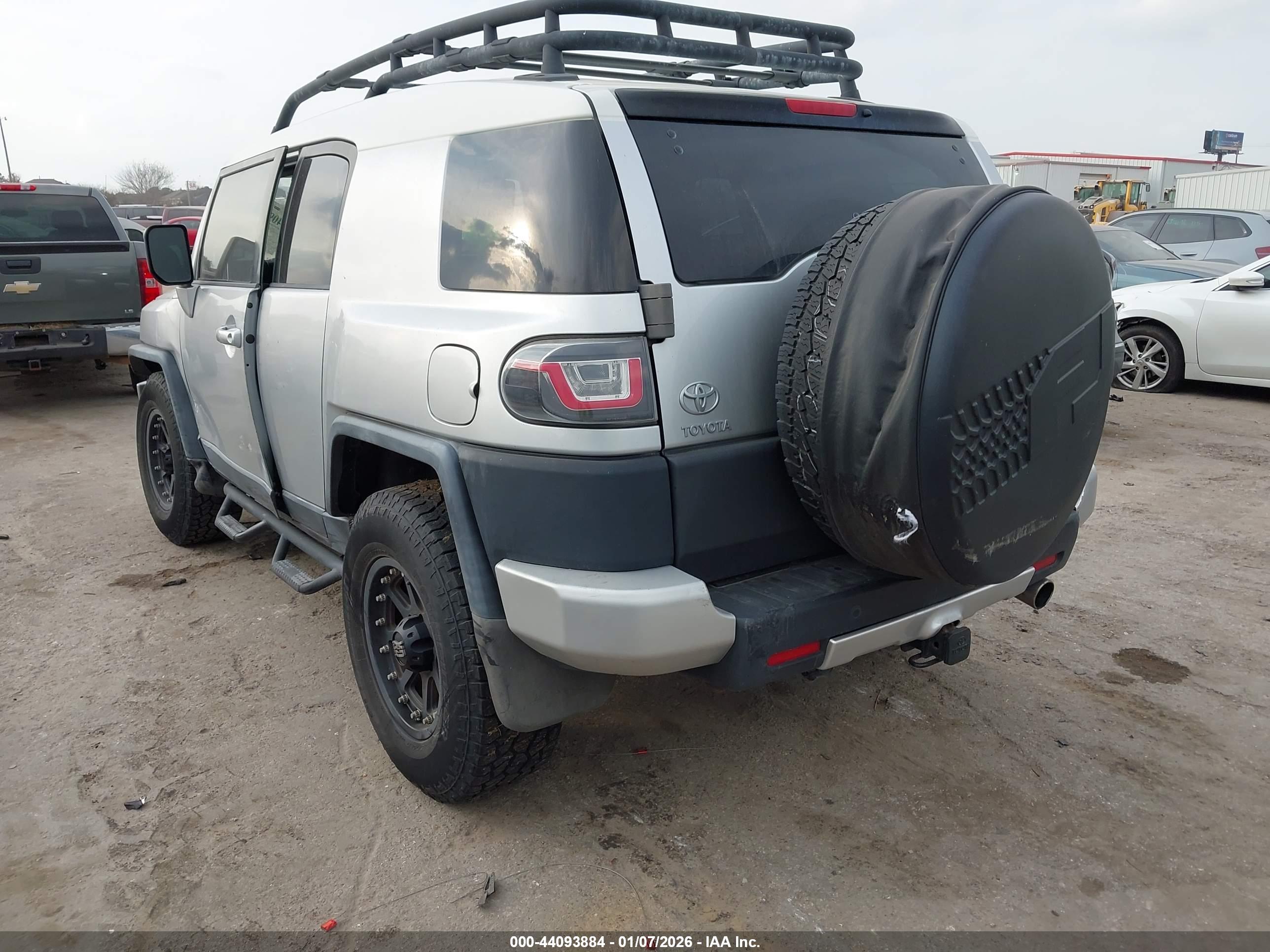 TOYOTA FJ image 3