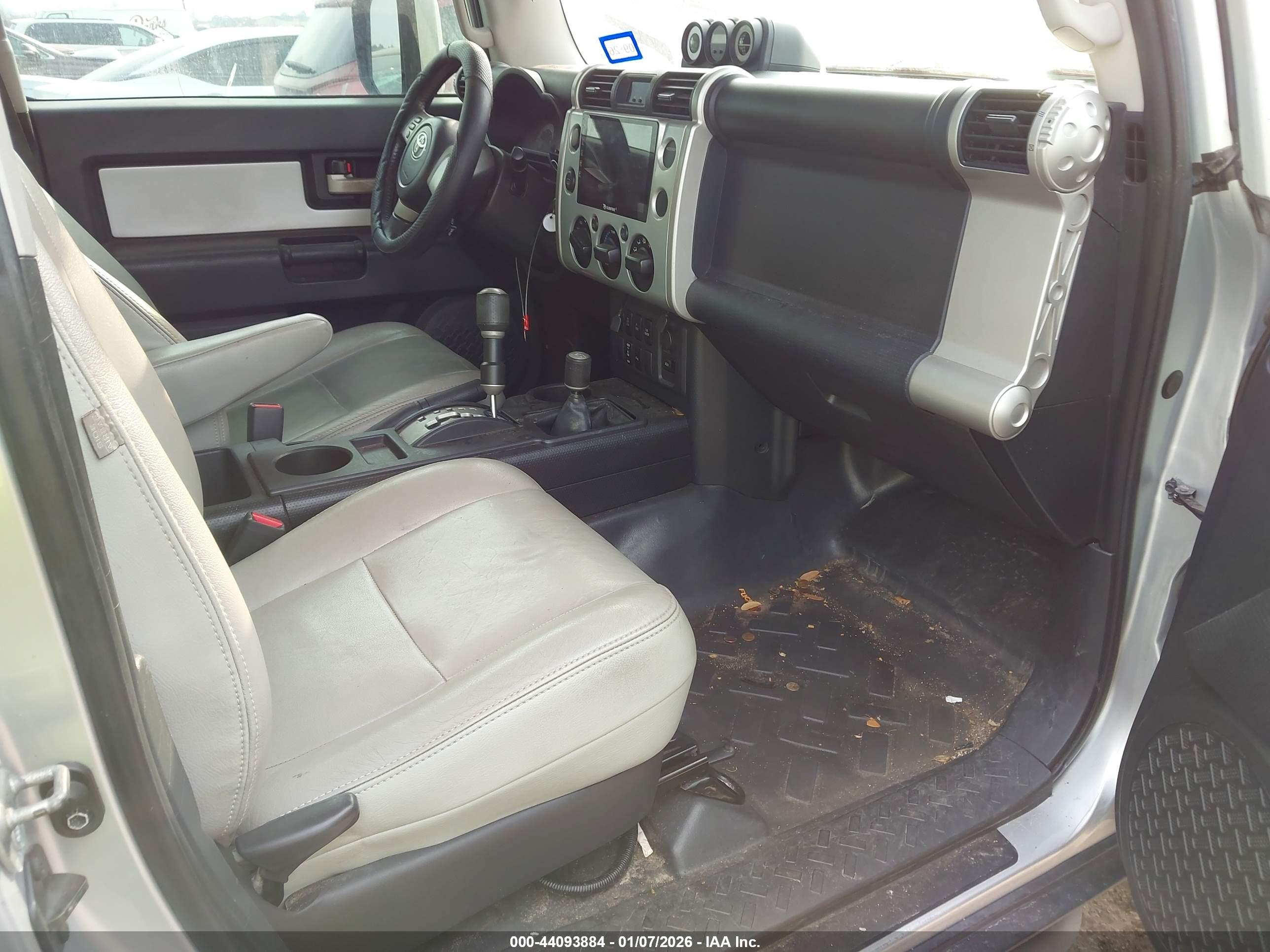 TOYOTA FJ image 5