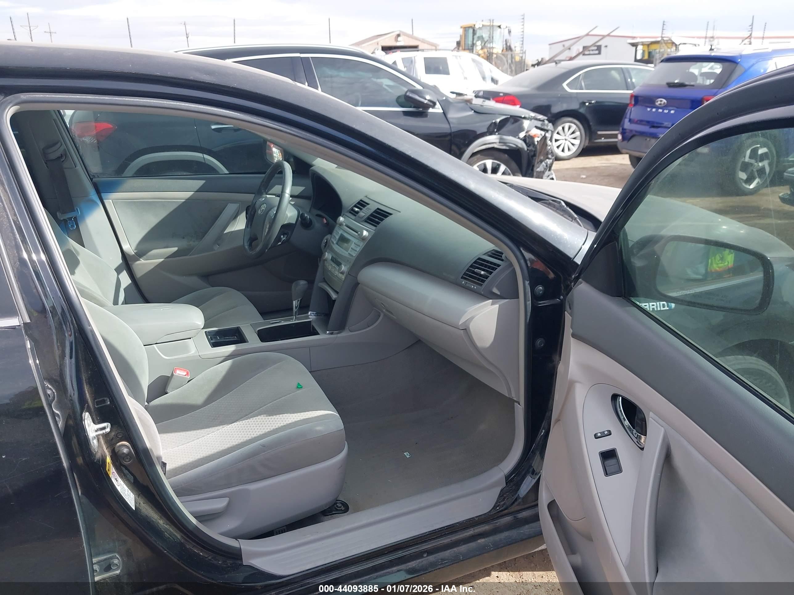 TOYOTA CAMRY image 5