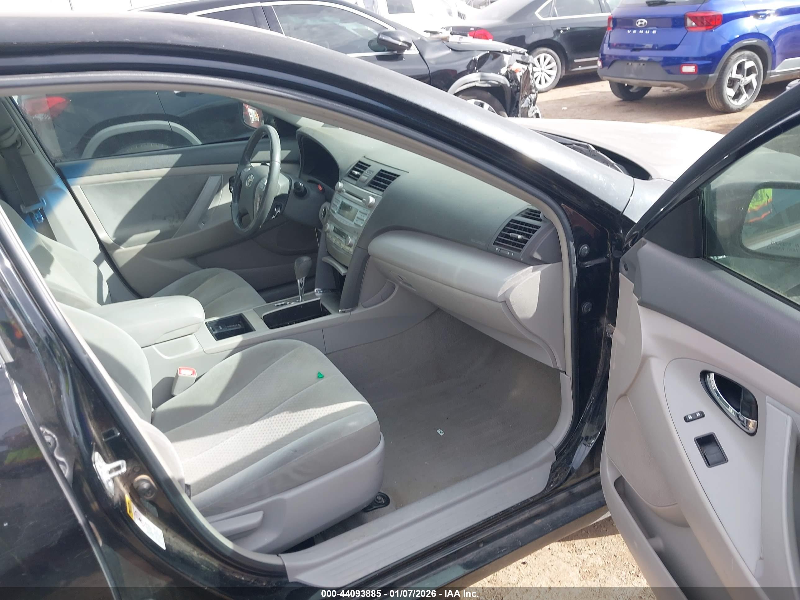 TOYOTA CAMRY image 8