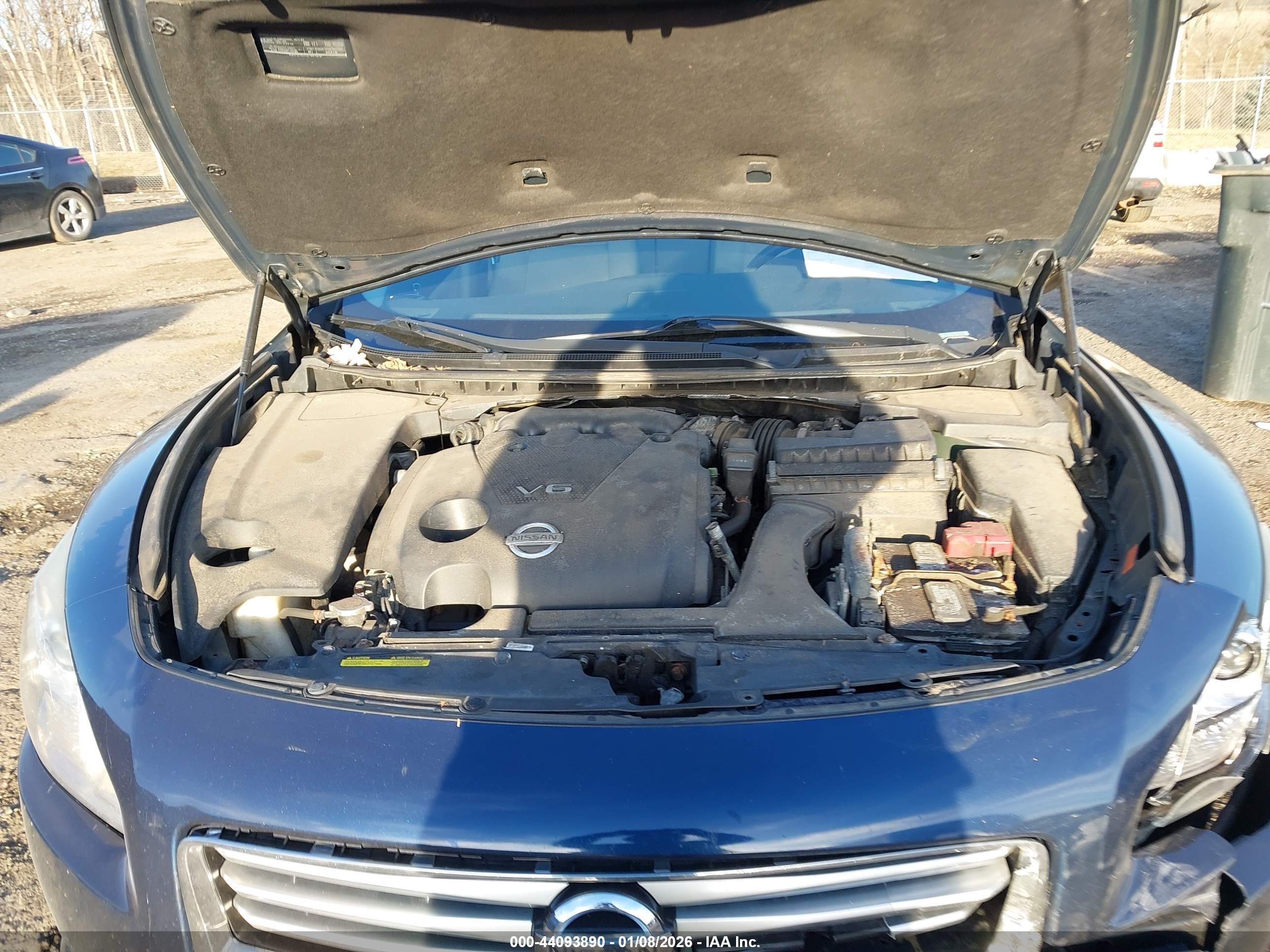 NISSAN MAXIMA image 10