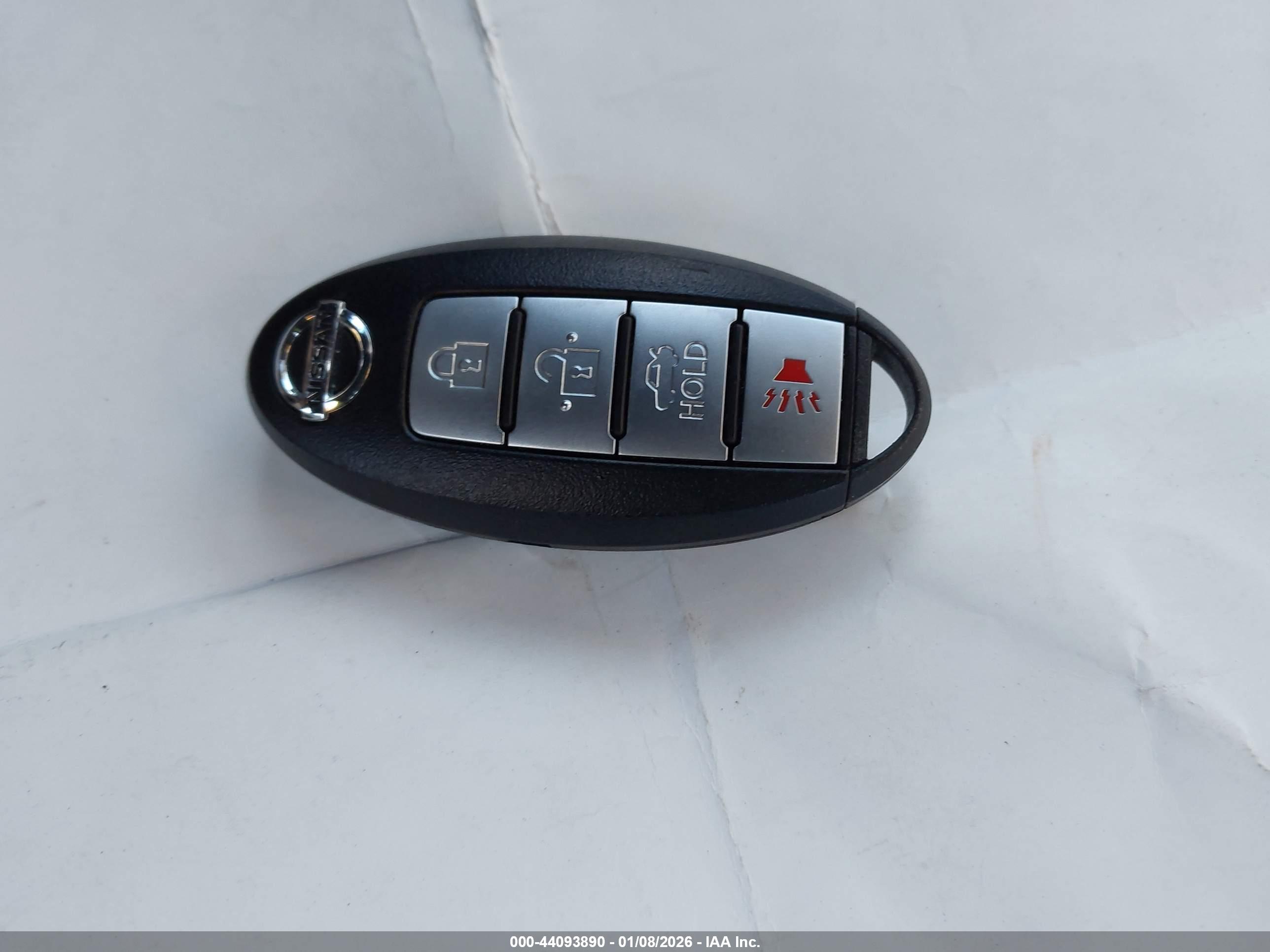 NISSAN MAXIMA image 11