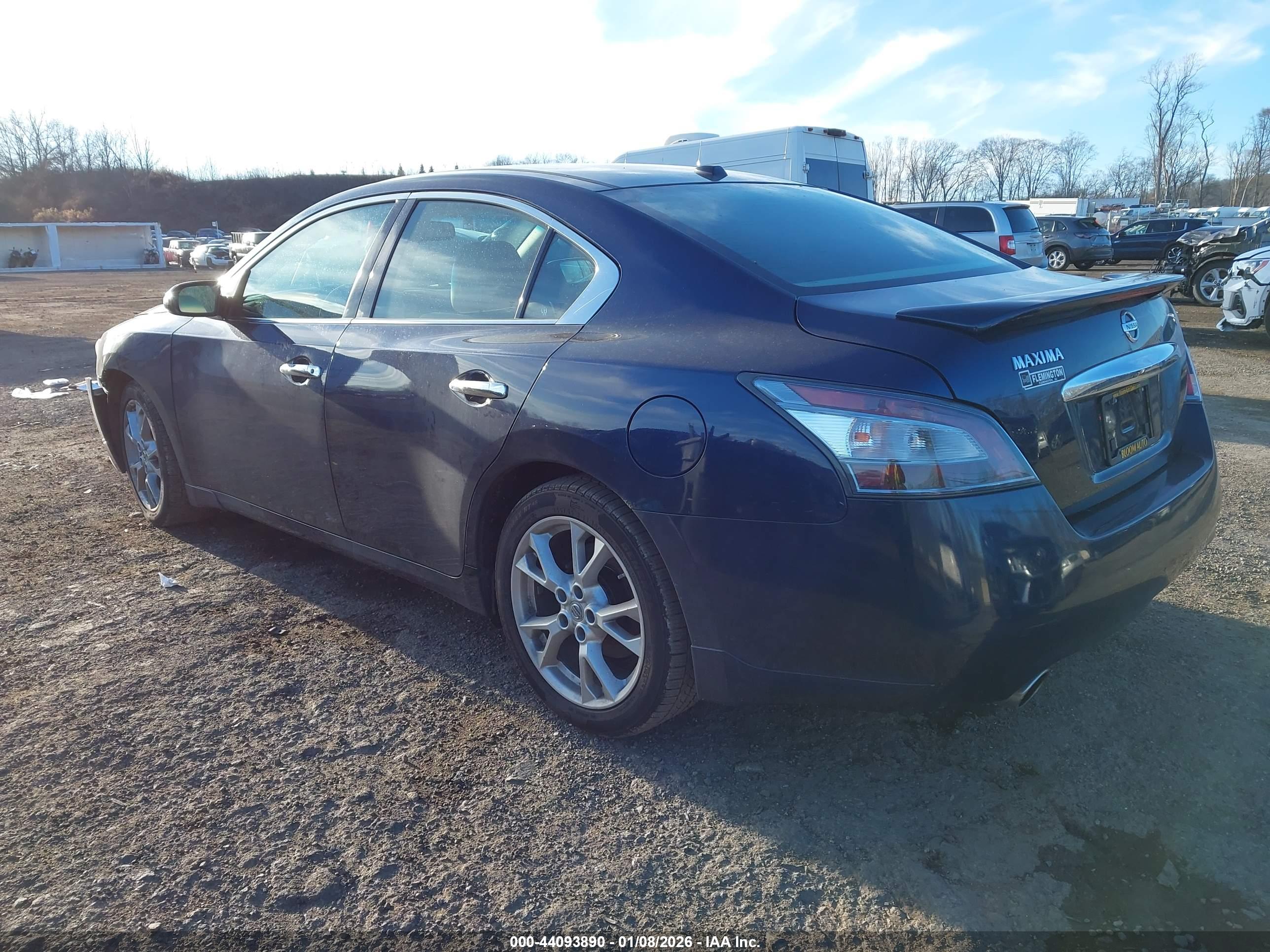 NISSAN MAXIMA image 3