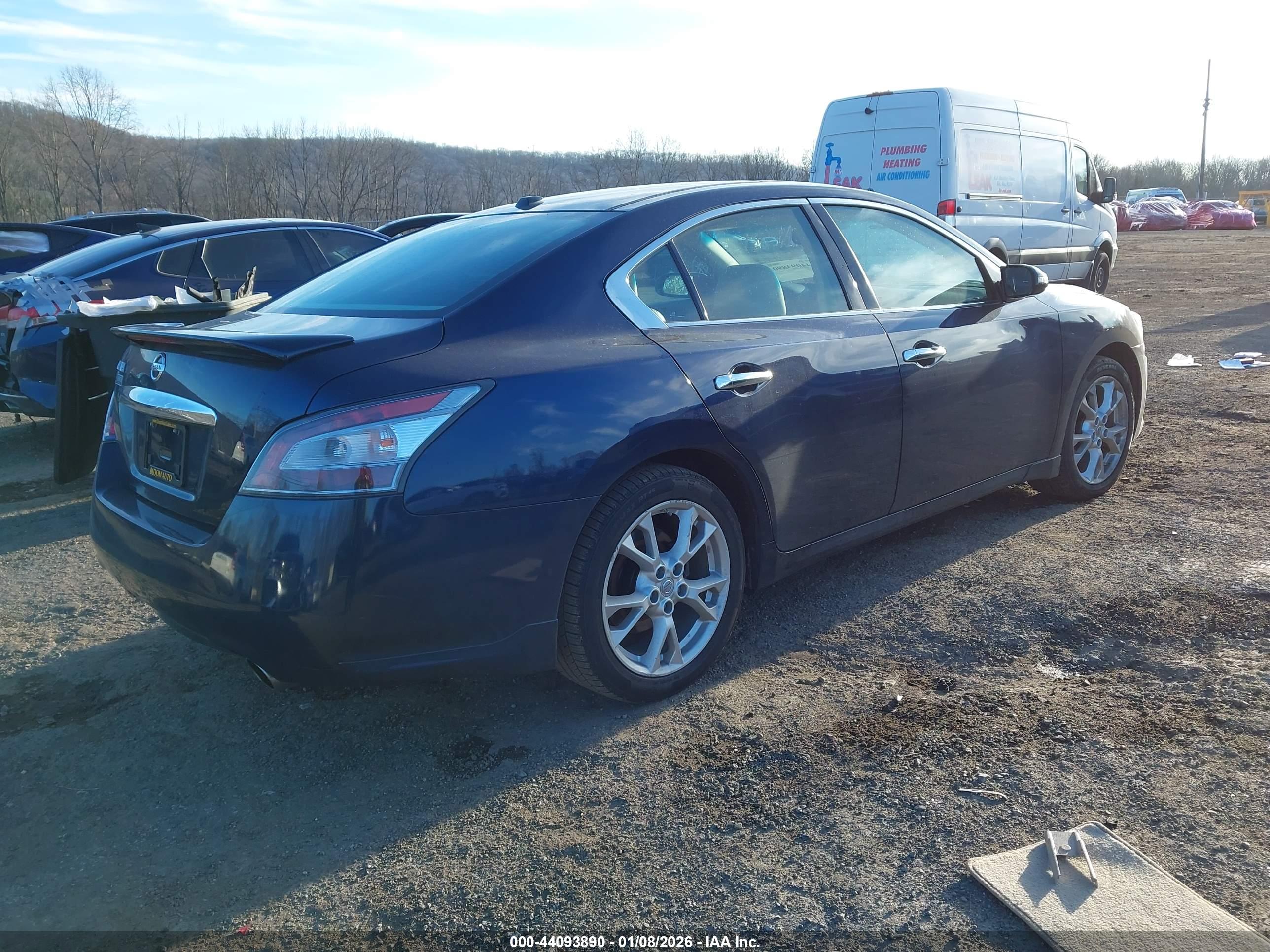 NISSAN MAXIMA image 4