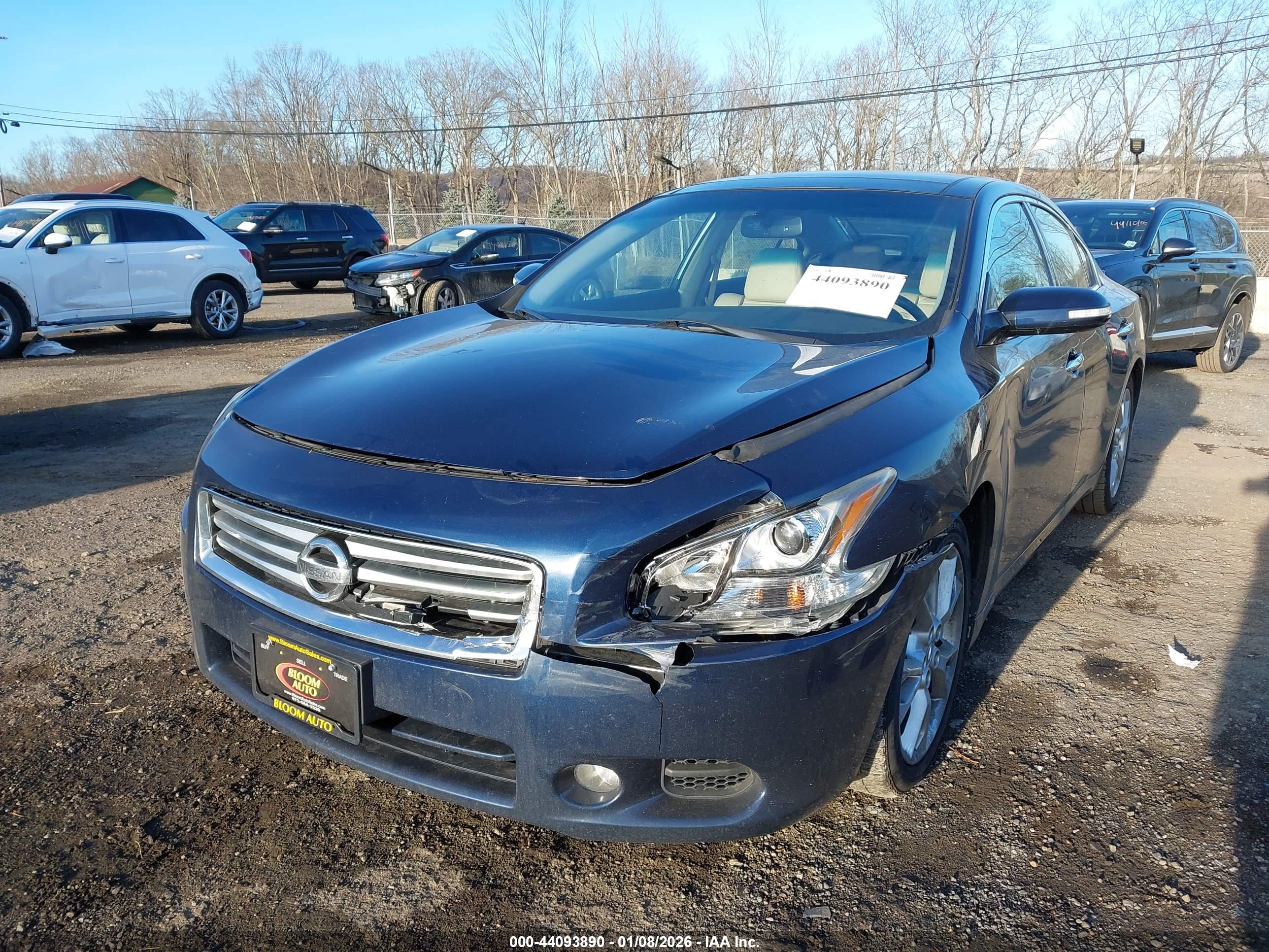 NISSAN MAXIMA image 6