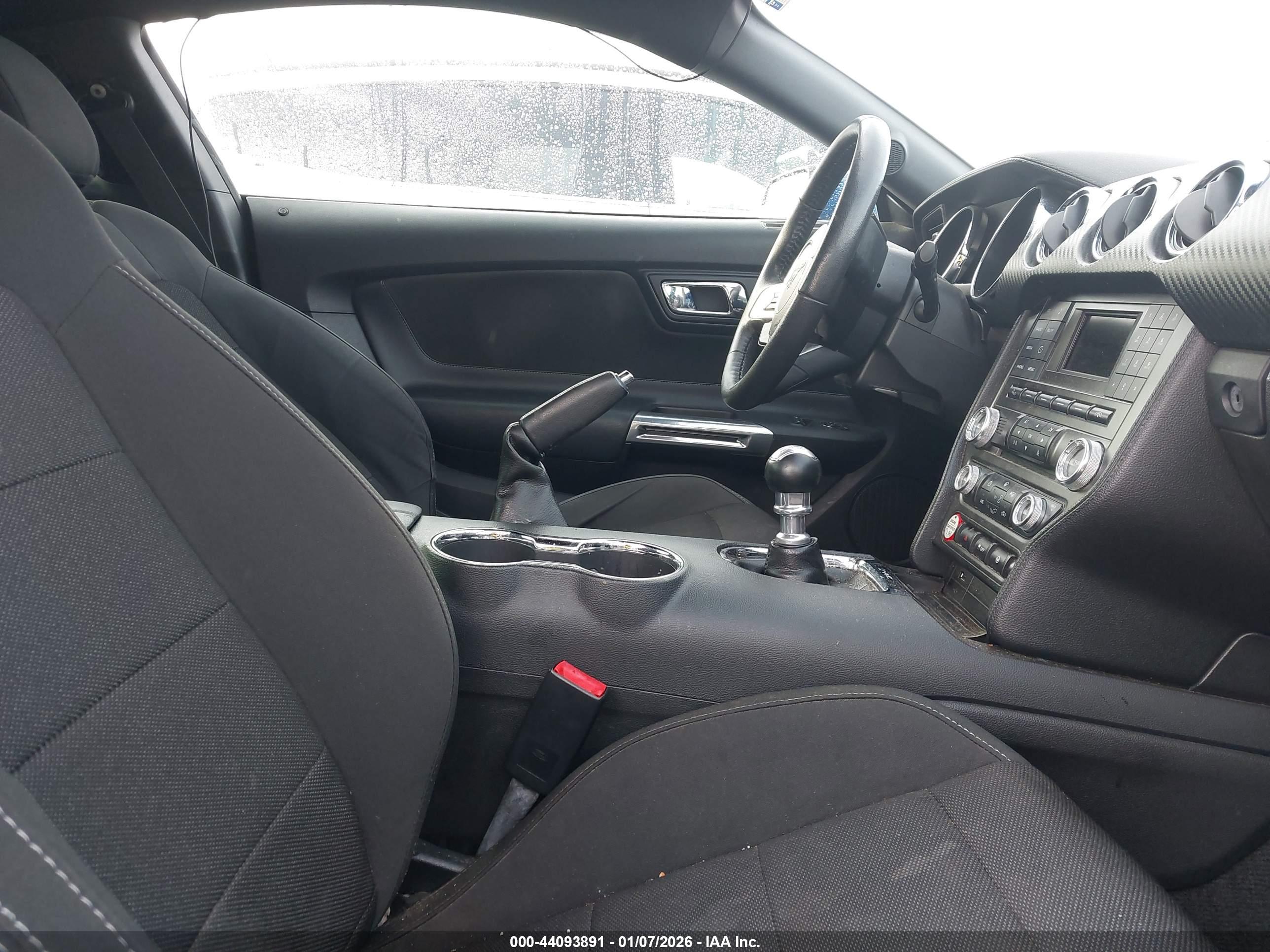 FORD MUSTANG image 5