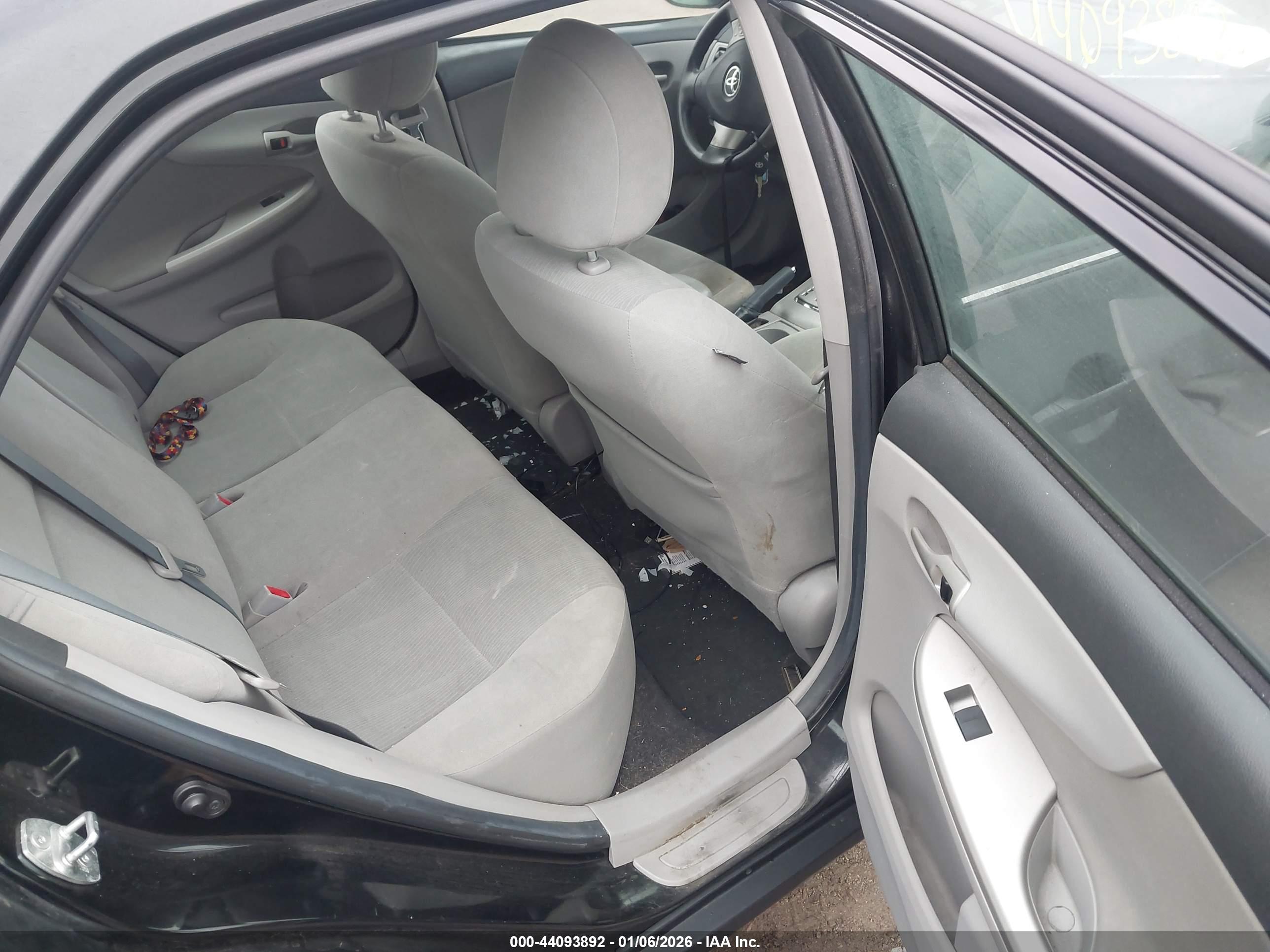 TOYOTA COROLLA image 8