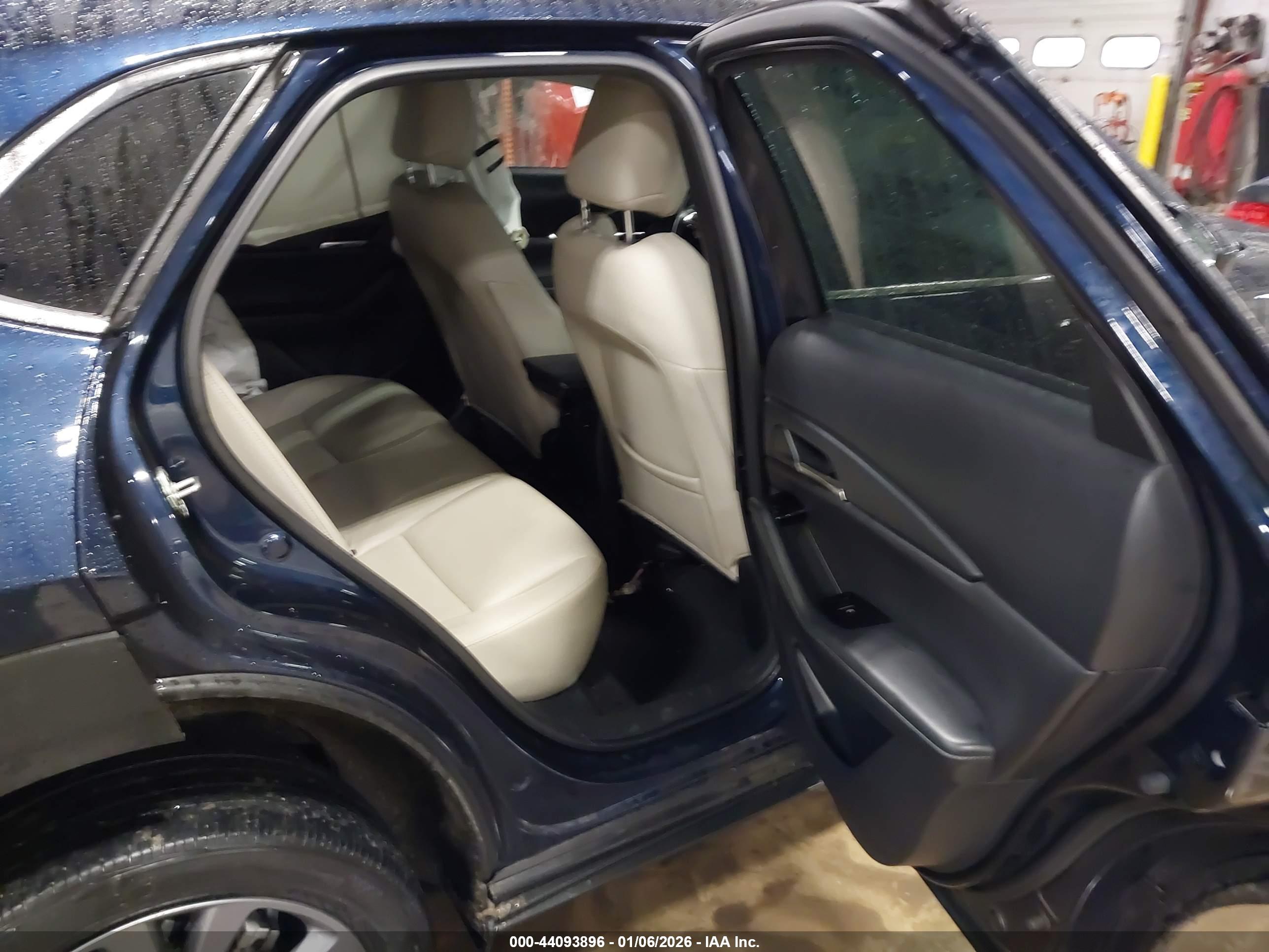 MAZDA CX-30 image 8