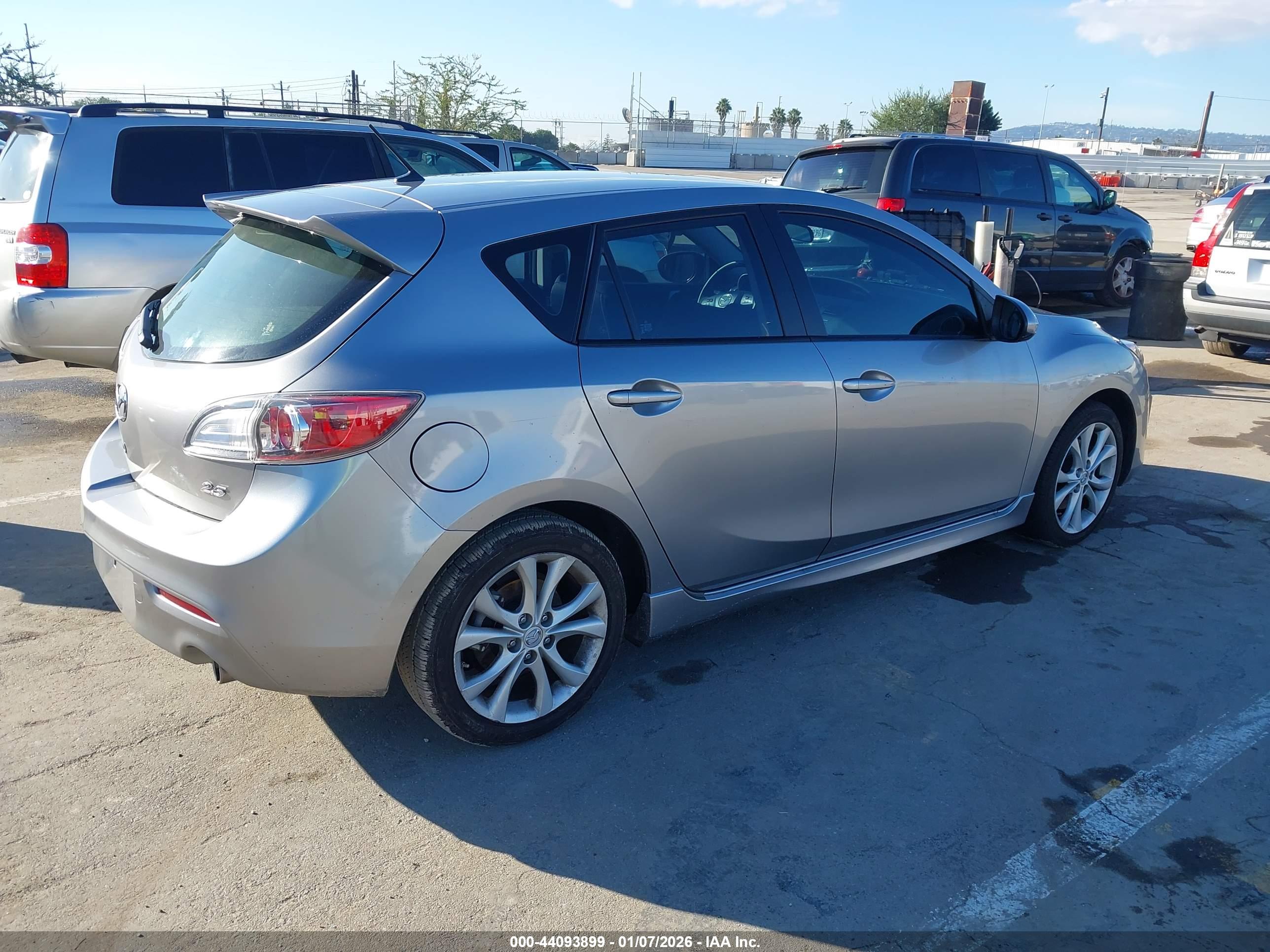 MAZDA MAZDA3 image 4
