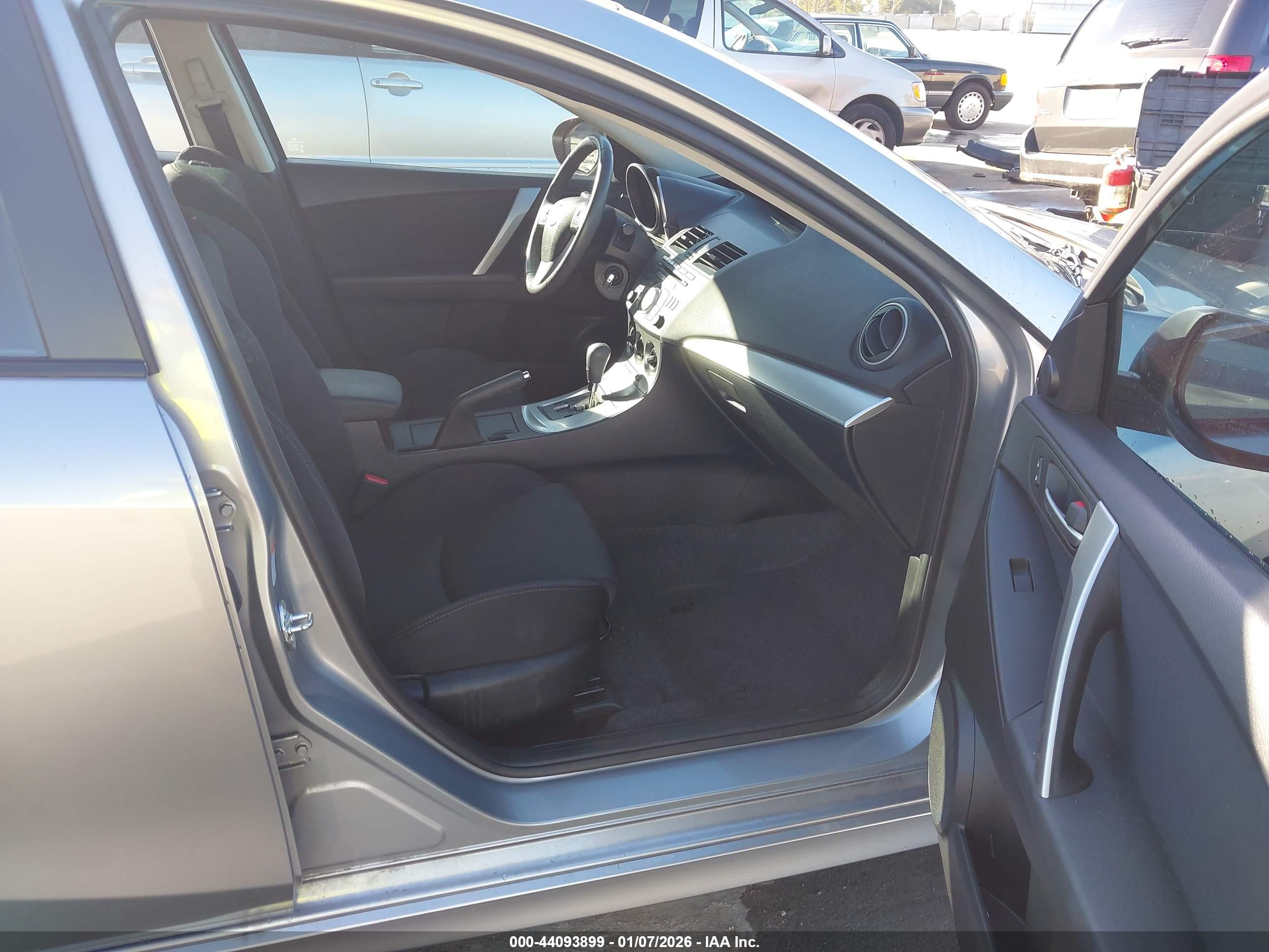 MAZDA MAZDA3 image 5