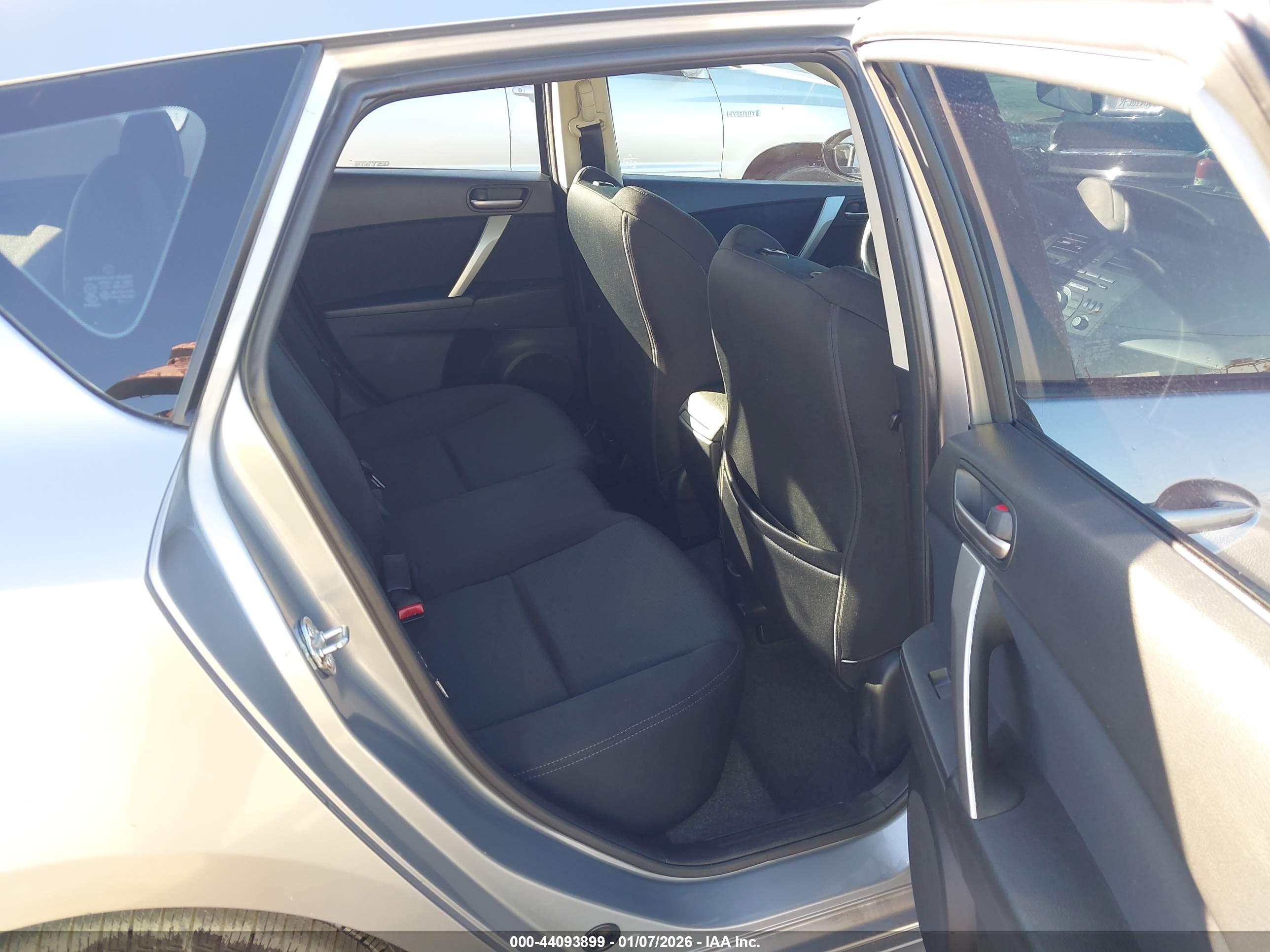 MAZDA MAZDA3 image 8