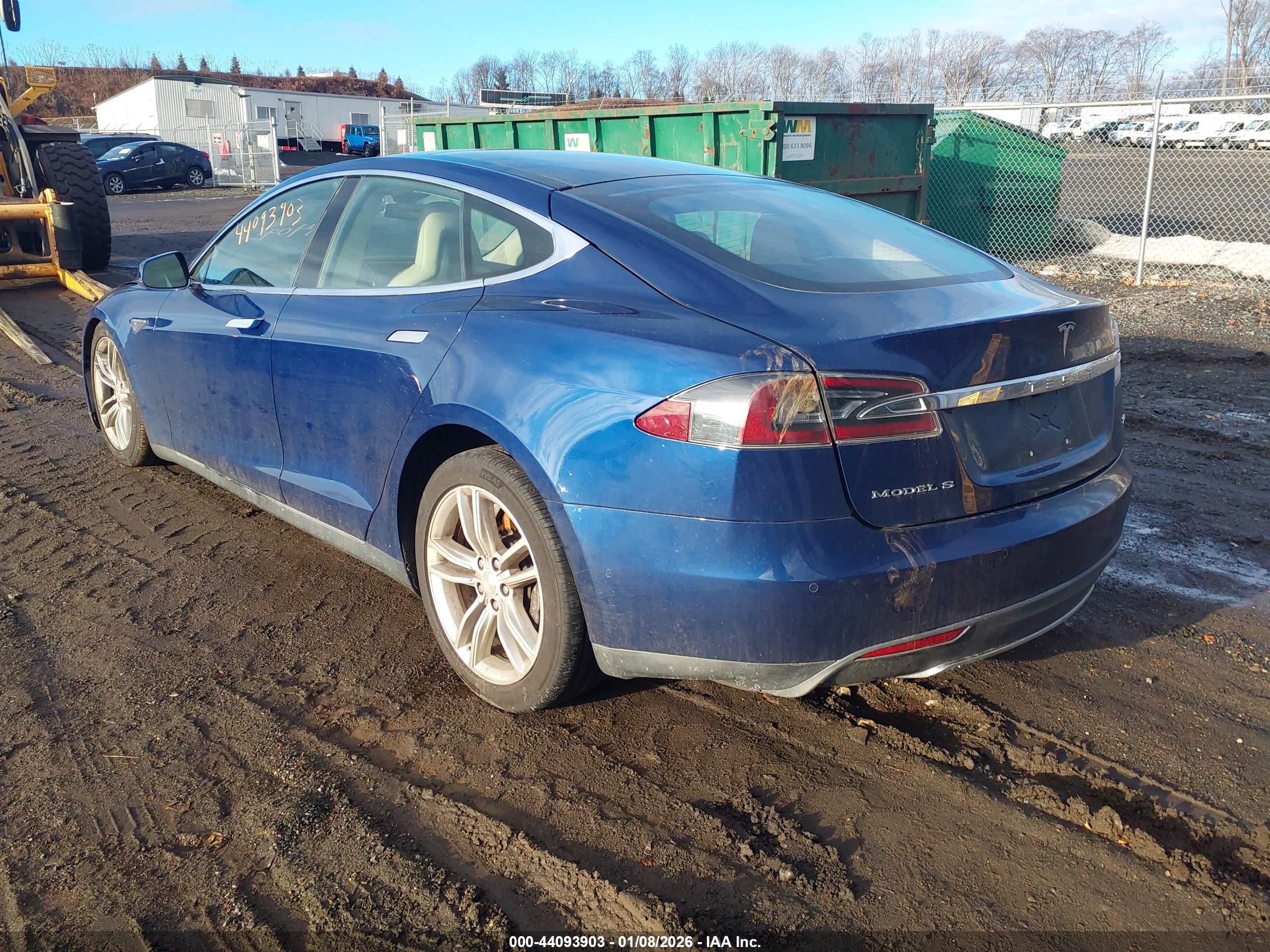 TESLA MODEL image 3