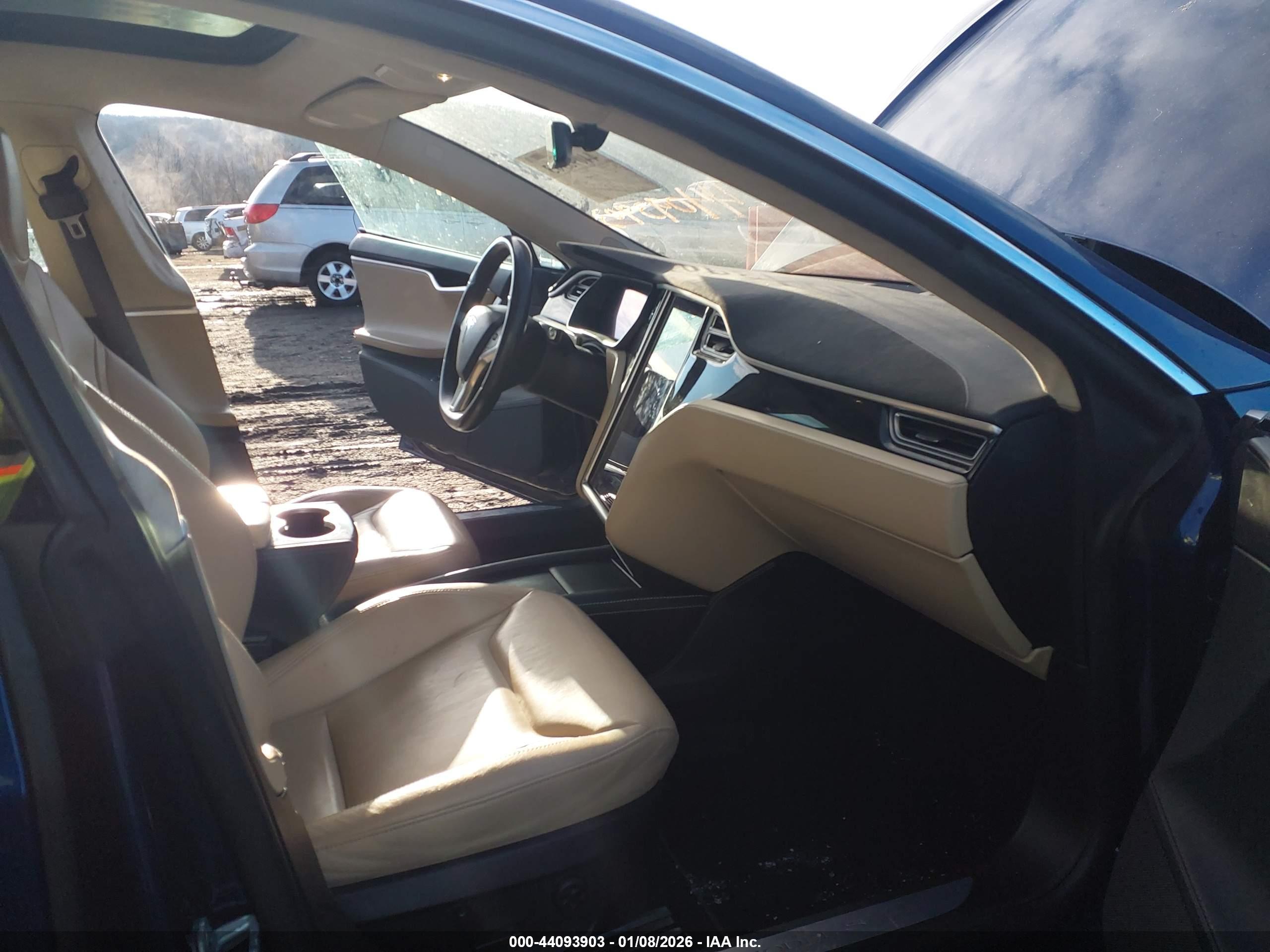 TESLA MODEL image 5