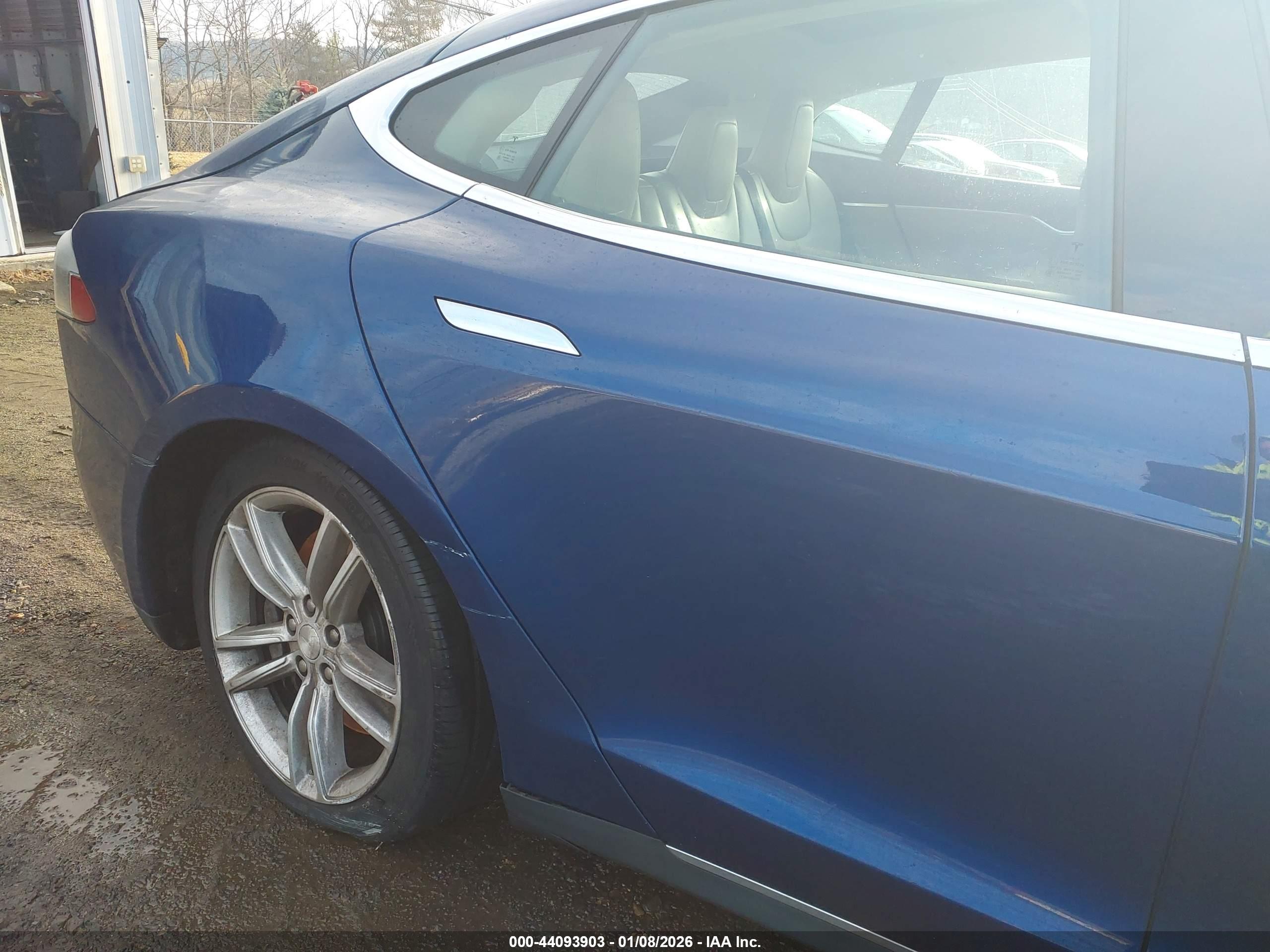 TESLA MODEL image 6