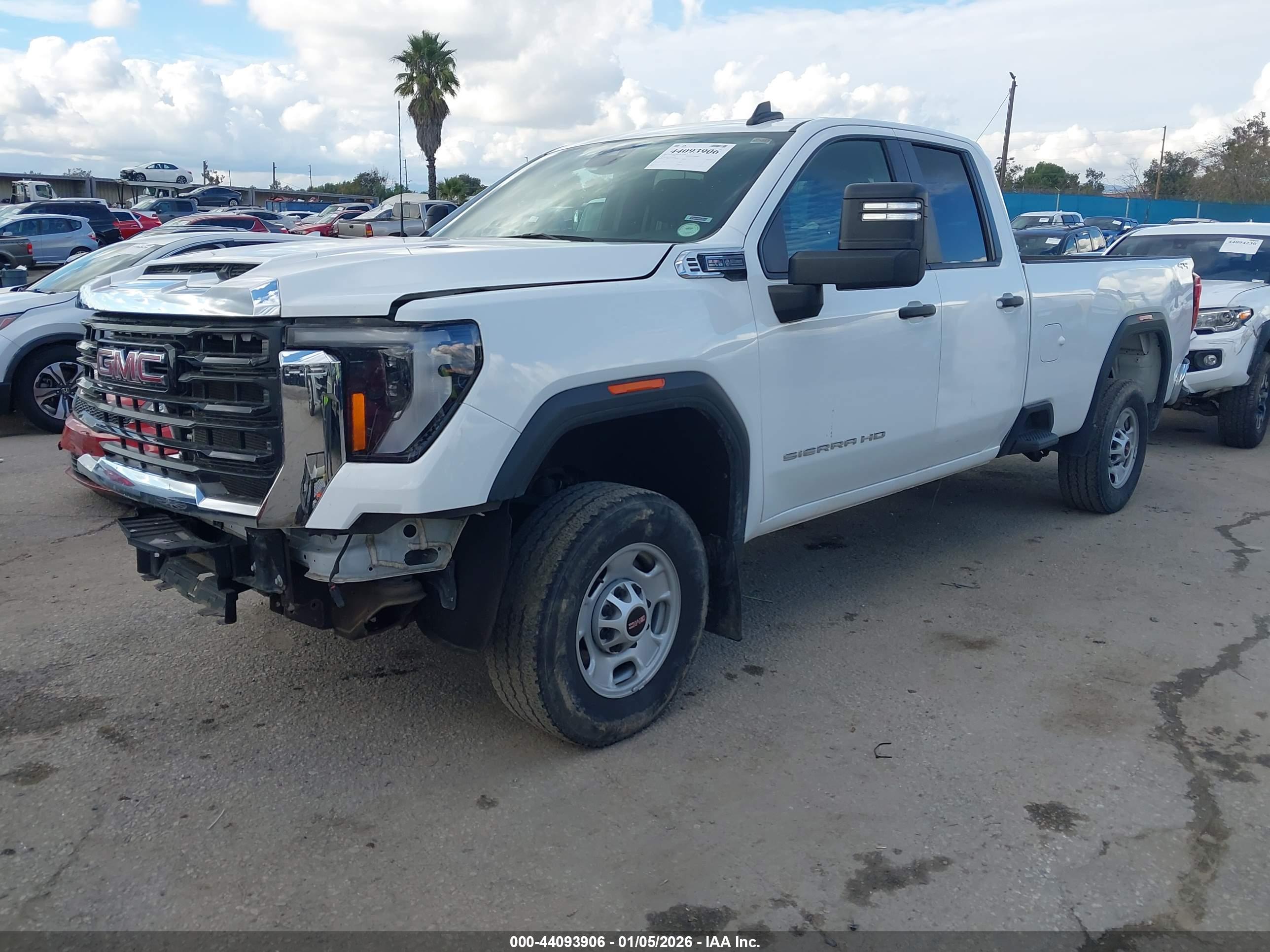 GMC SIERRA image 2