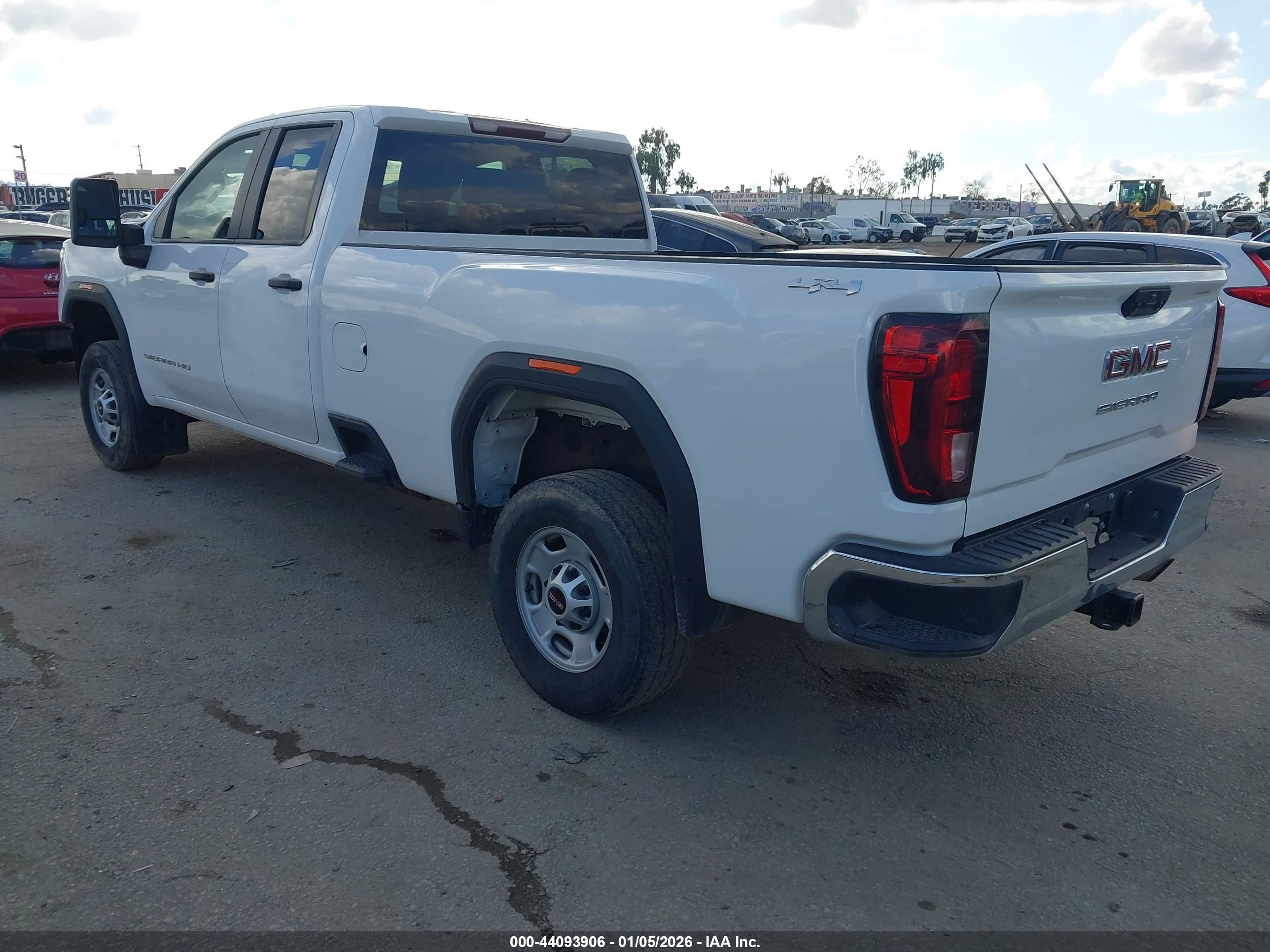 GMC SIERRA image 3