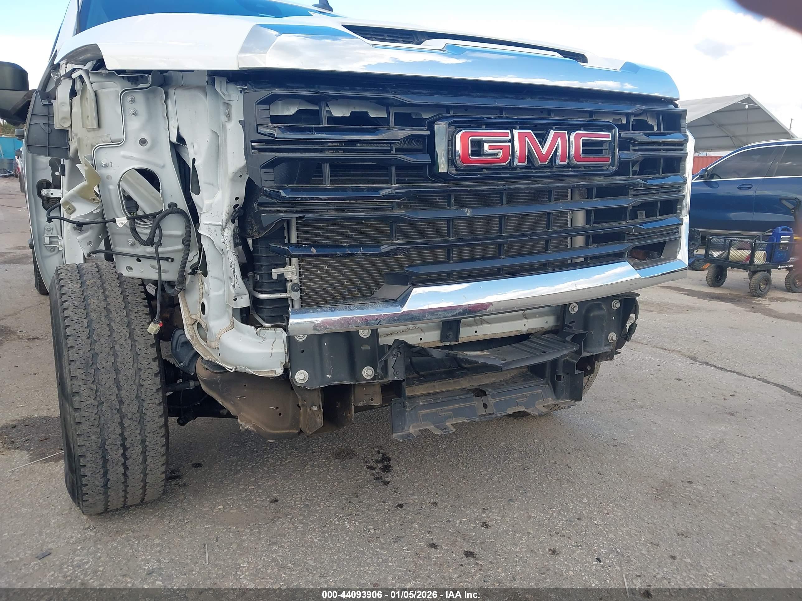 GMC SIERRA image 6