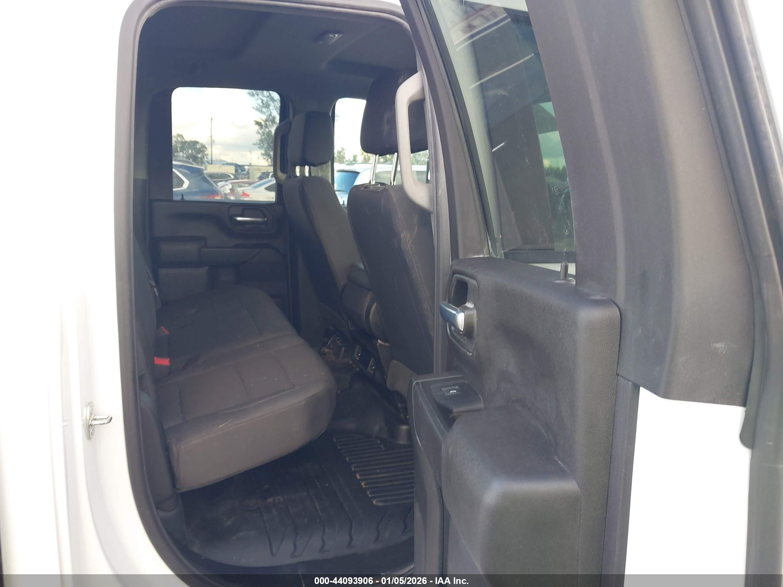 GMC SIERRA image 8
