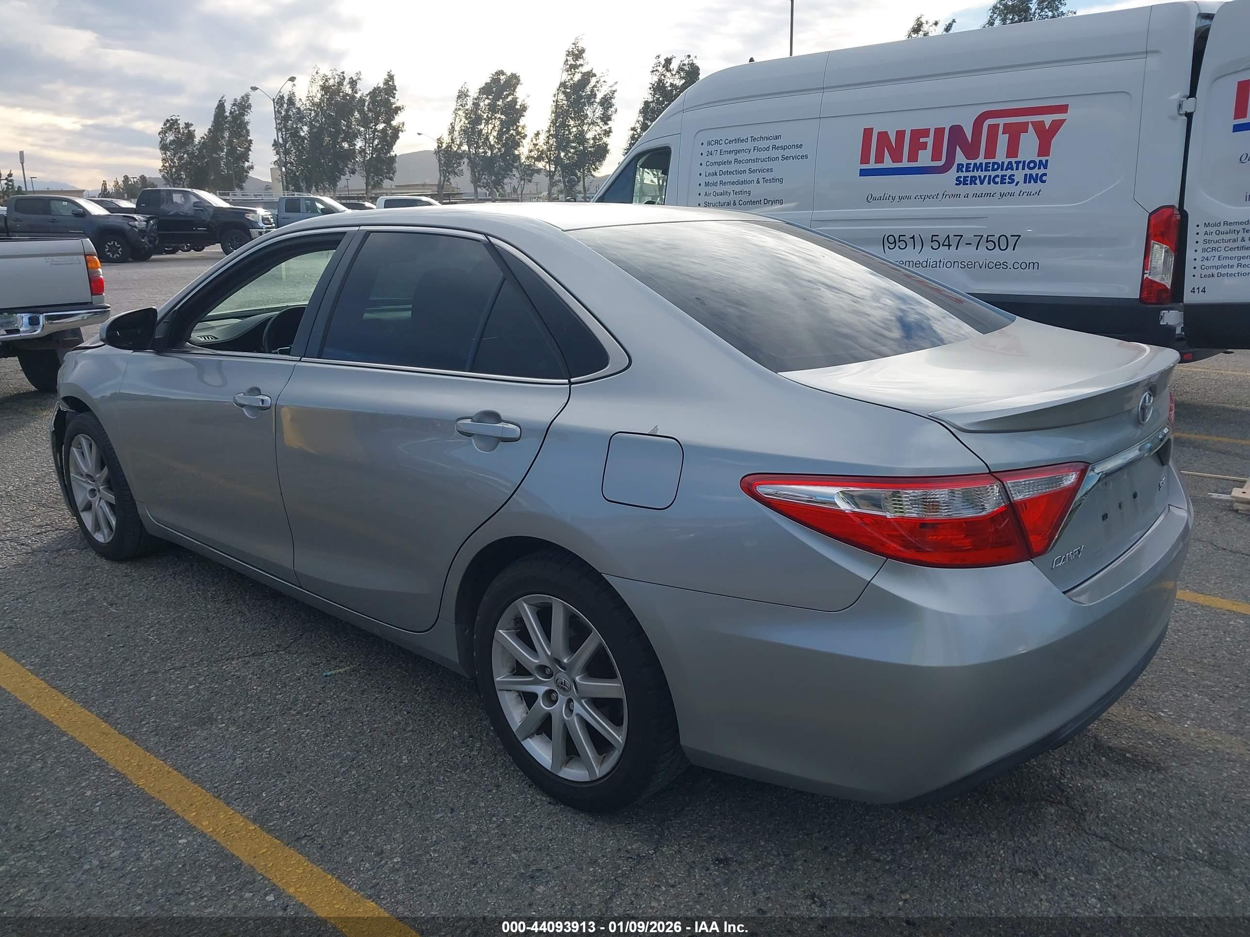TOYOTA CAMRY image 3