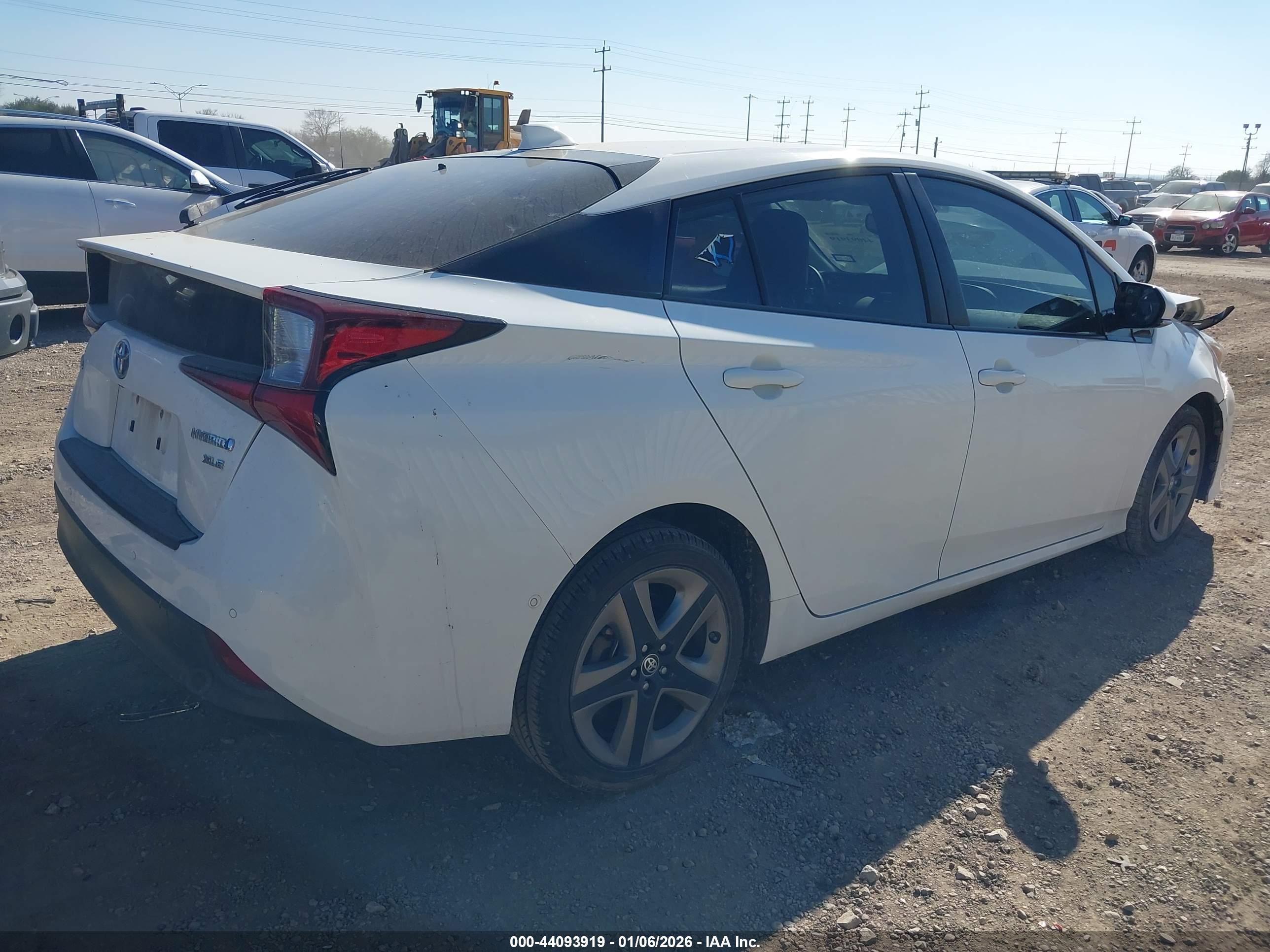 TOYOTA PRIUS image 4