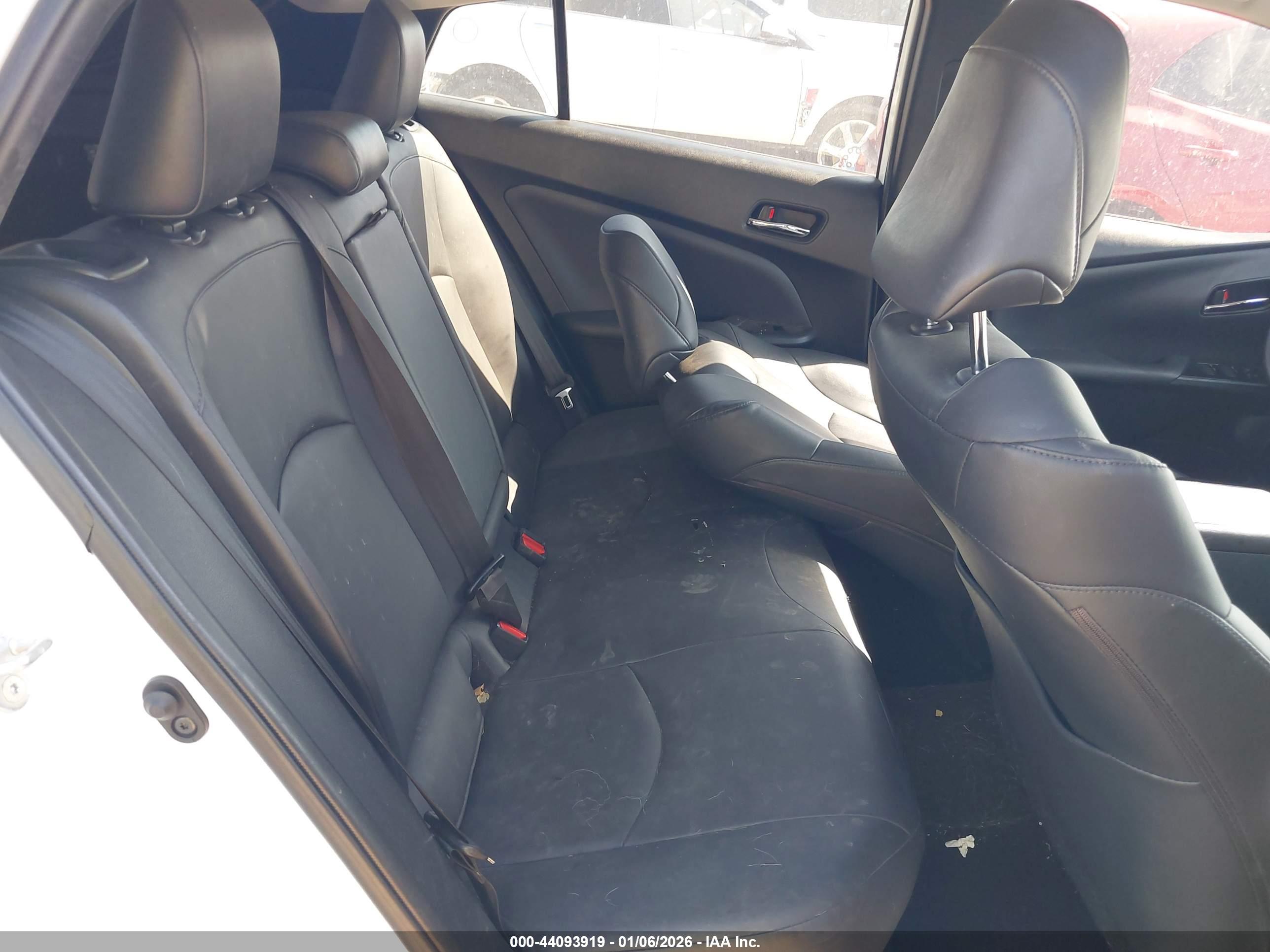 TOYOTA PRIUS image 8