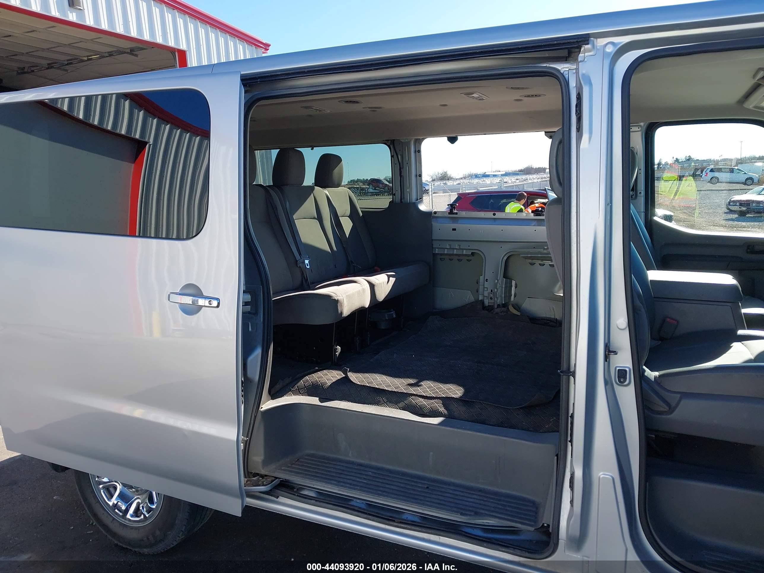NISSAN NV image 8
