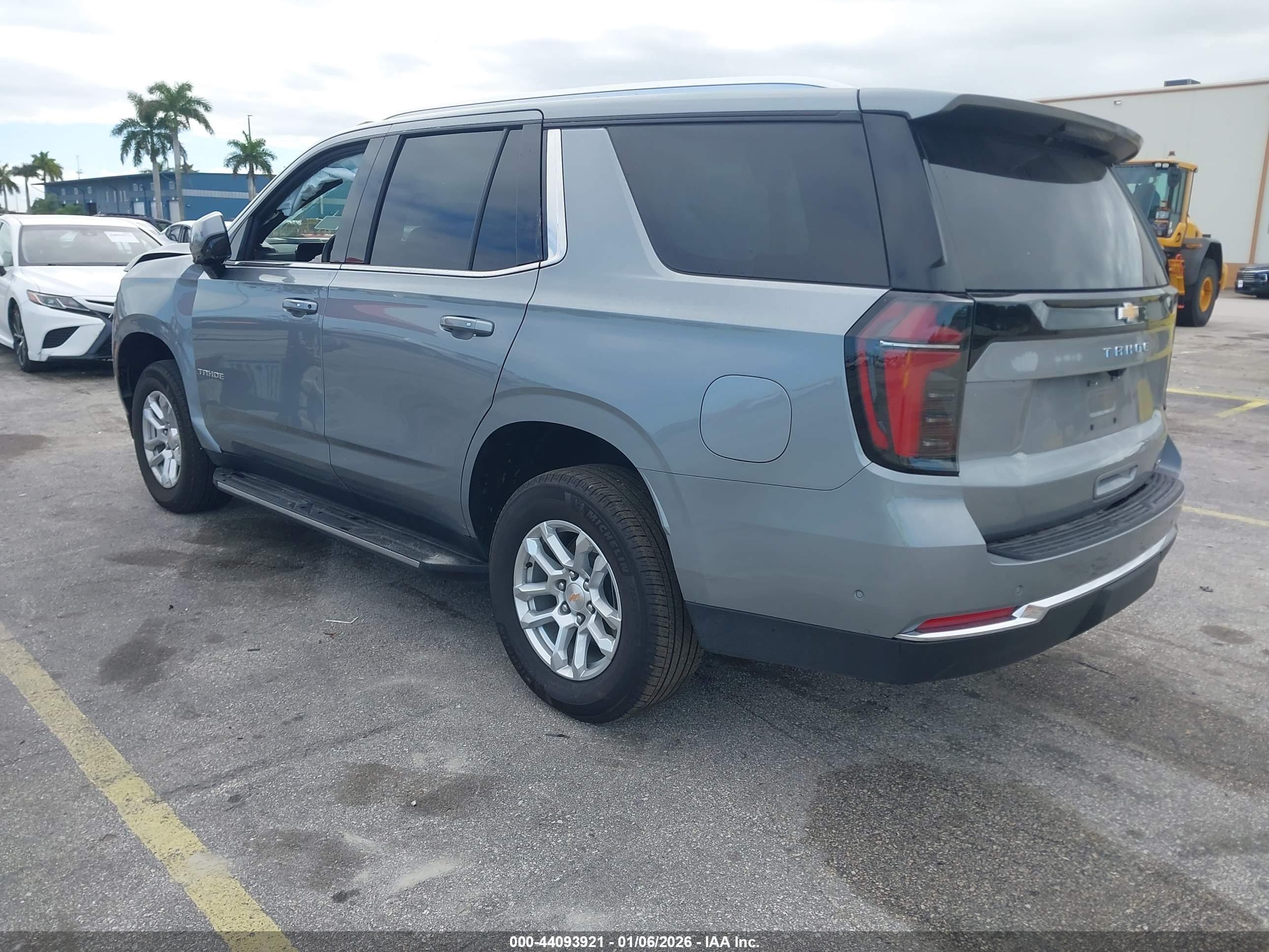 CHEVROLET TAHOE image 3