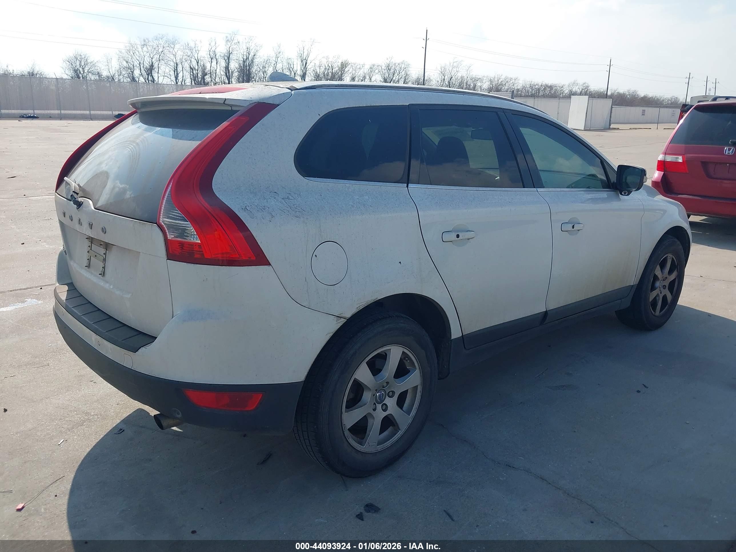 VOLVO XC60 image 4