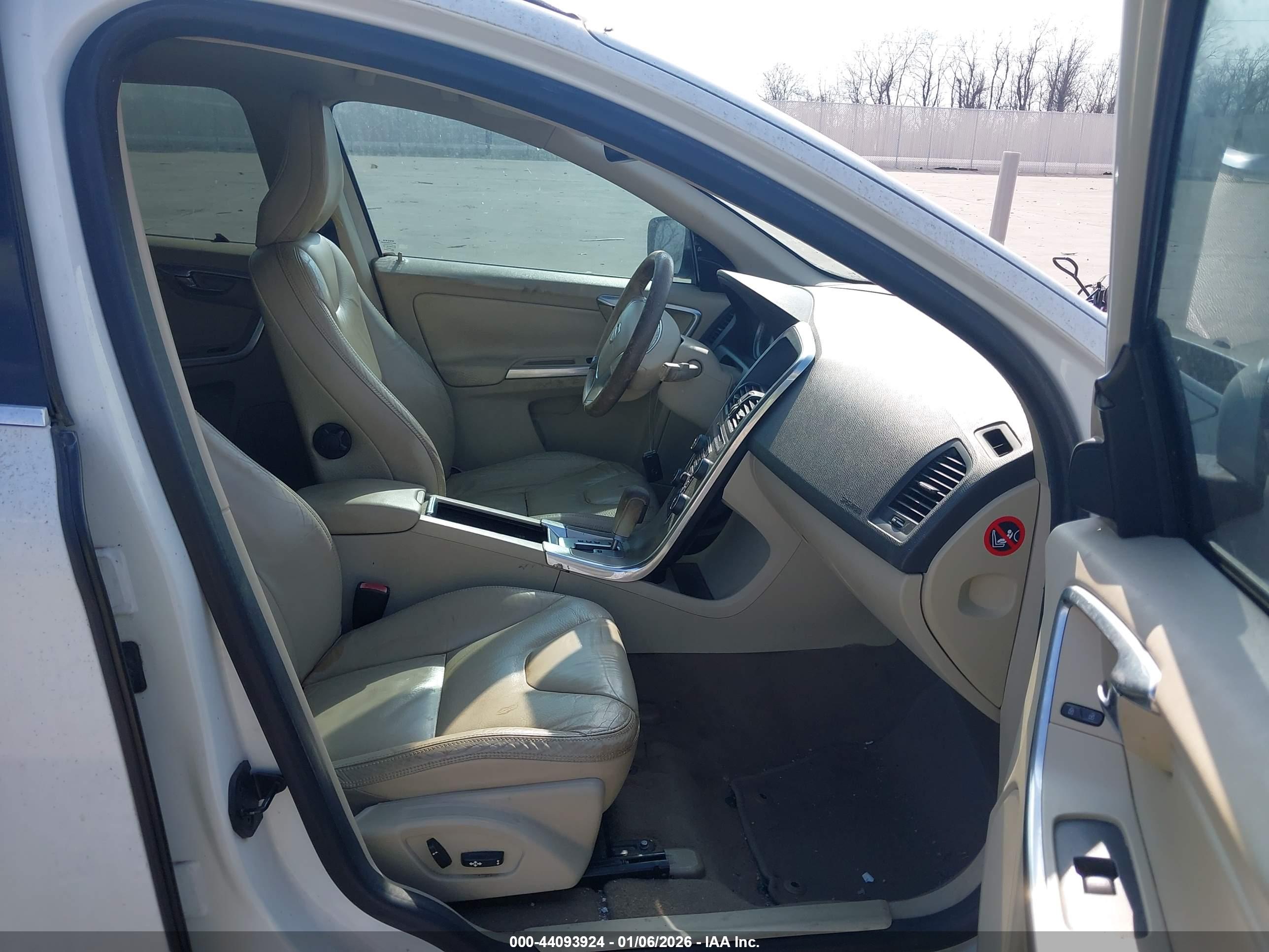 VOLVO XC60 image 5