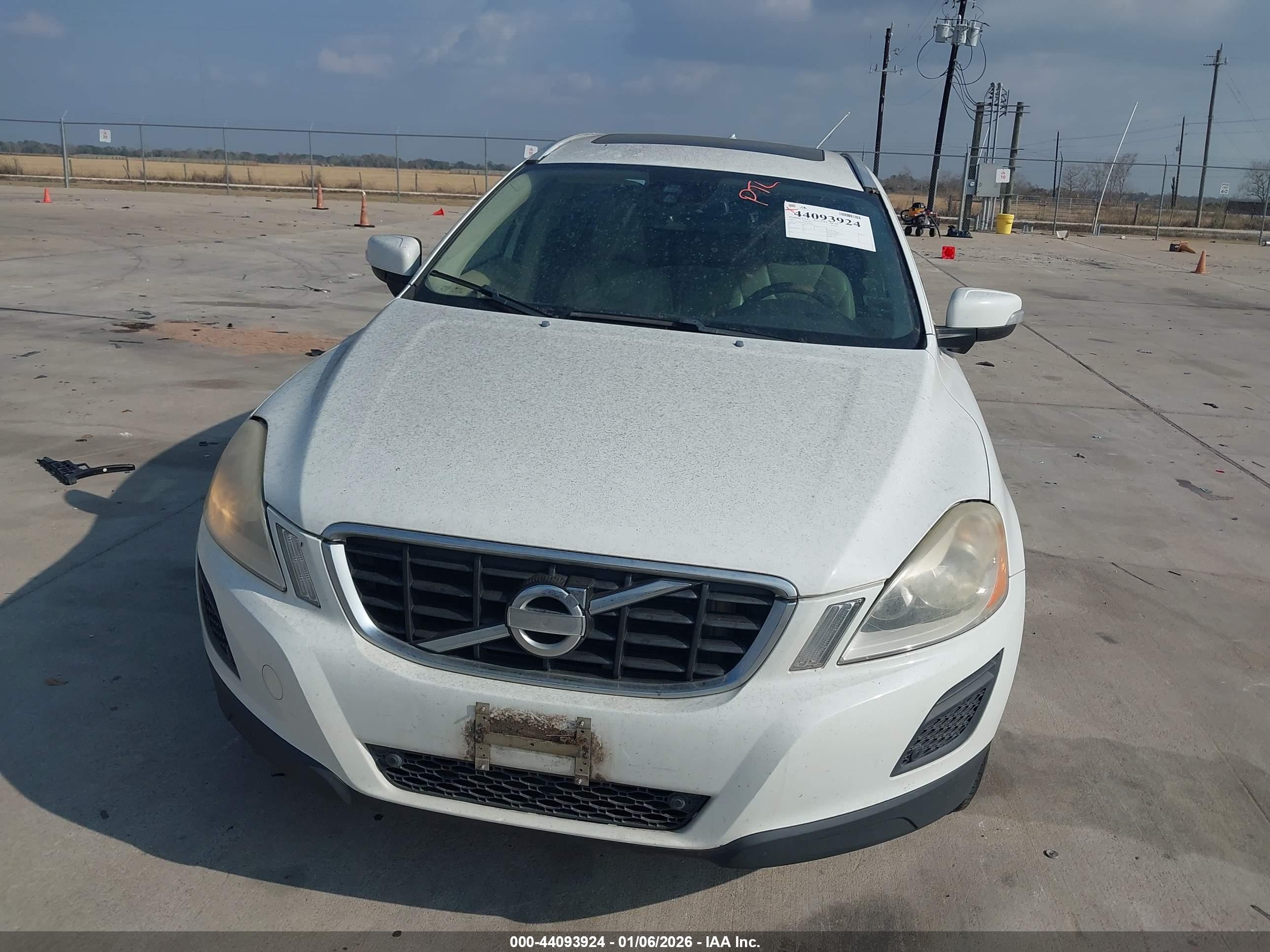 VOLVO XC60 image 6