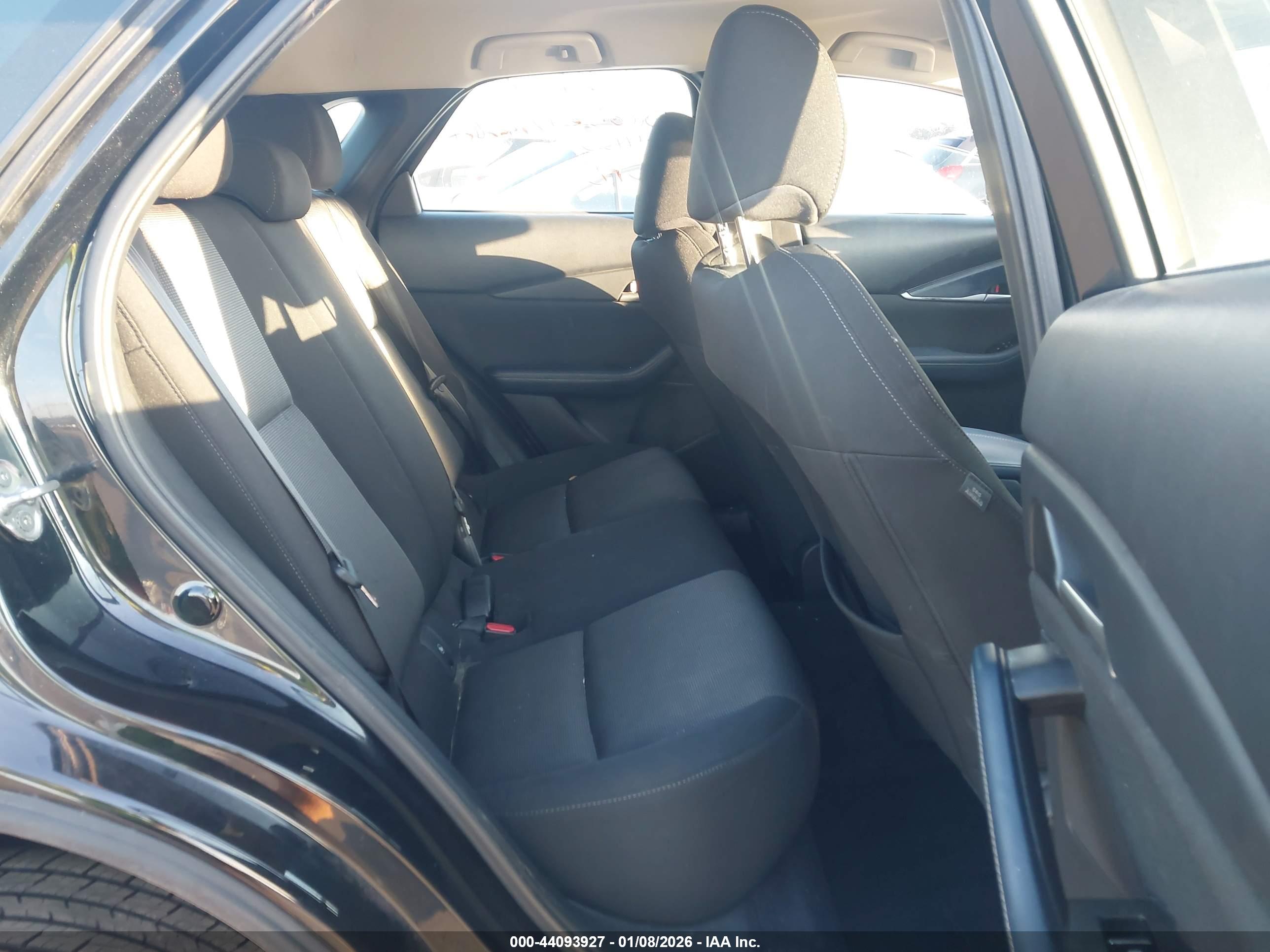 MAZDA CX-30 image 8