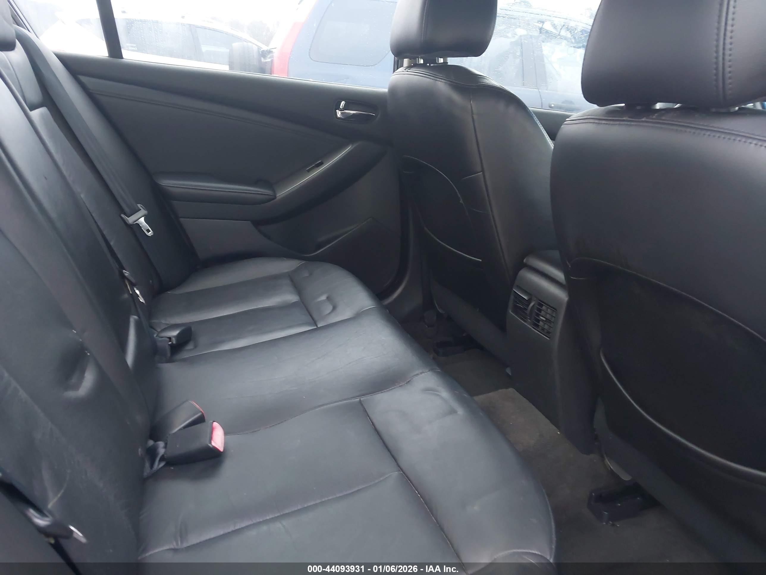 NISSAN ALTIMA image 8