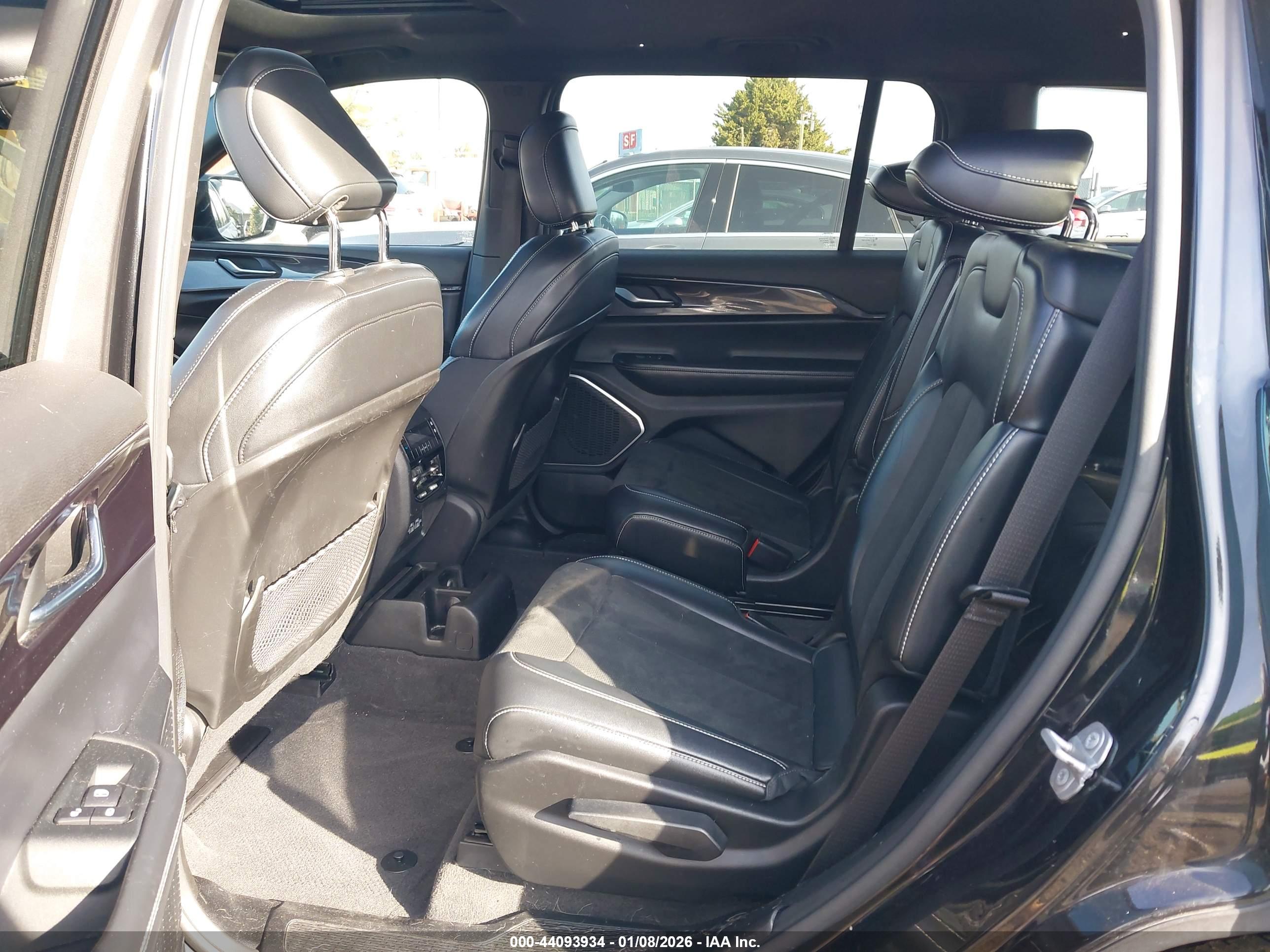 JEEP GRAND image 8