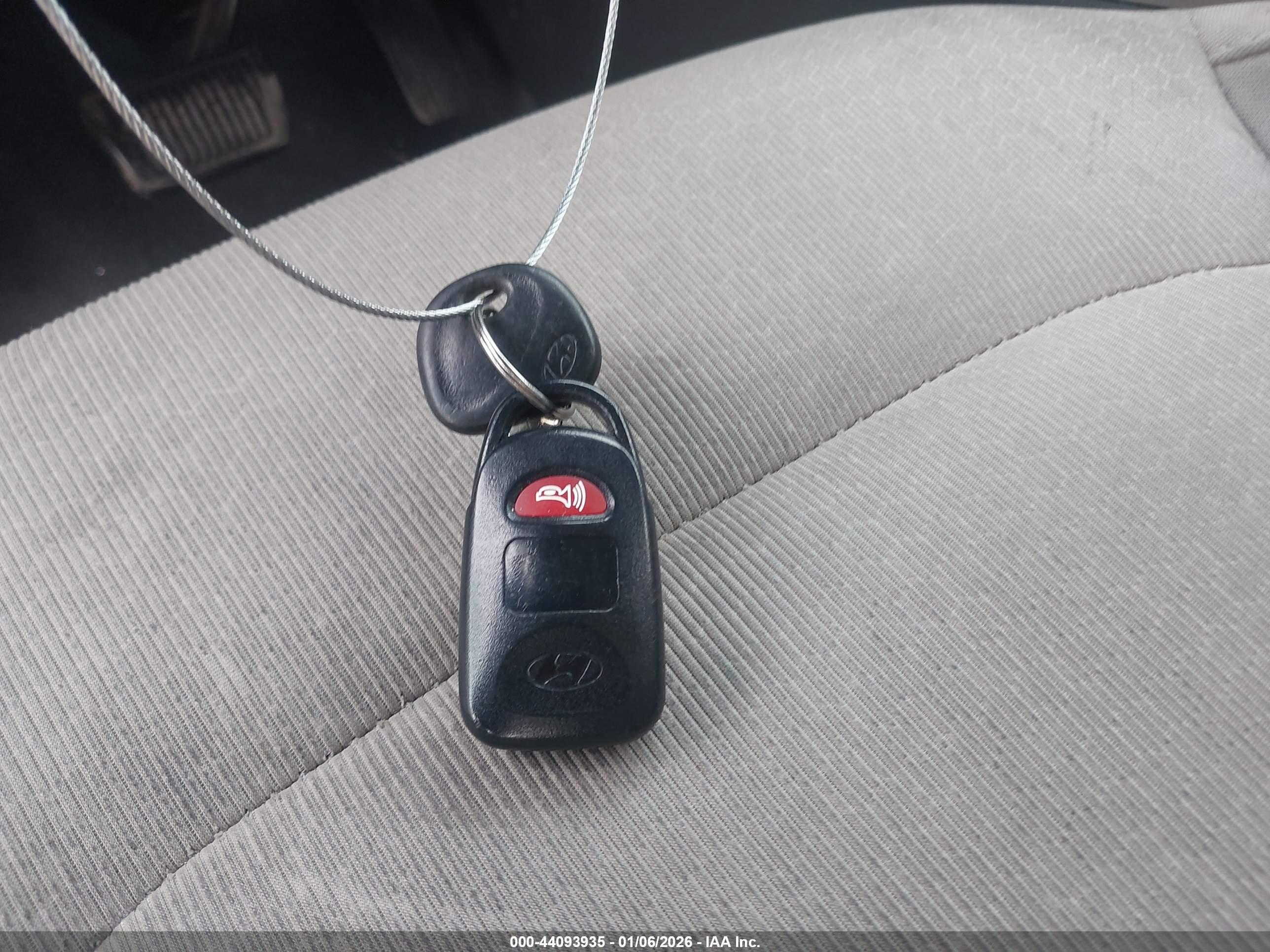 HYUNDAI ELANTRA image 11