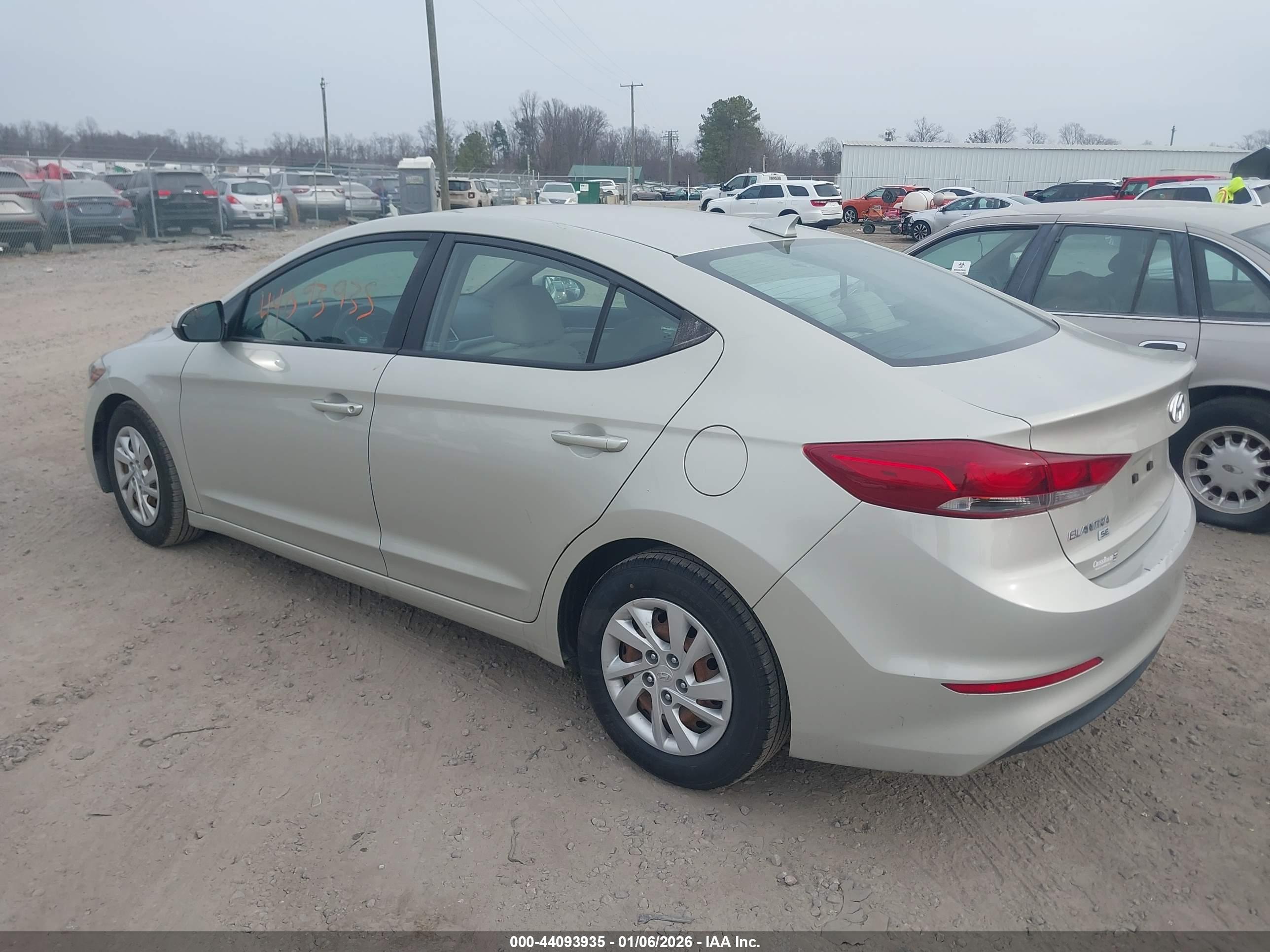 HYUNDAI ELANTRA image 3