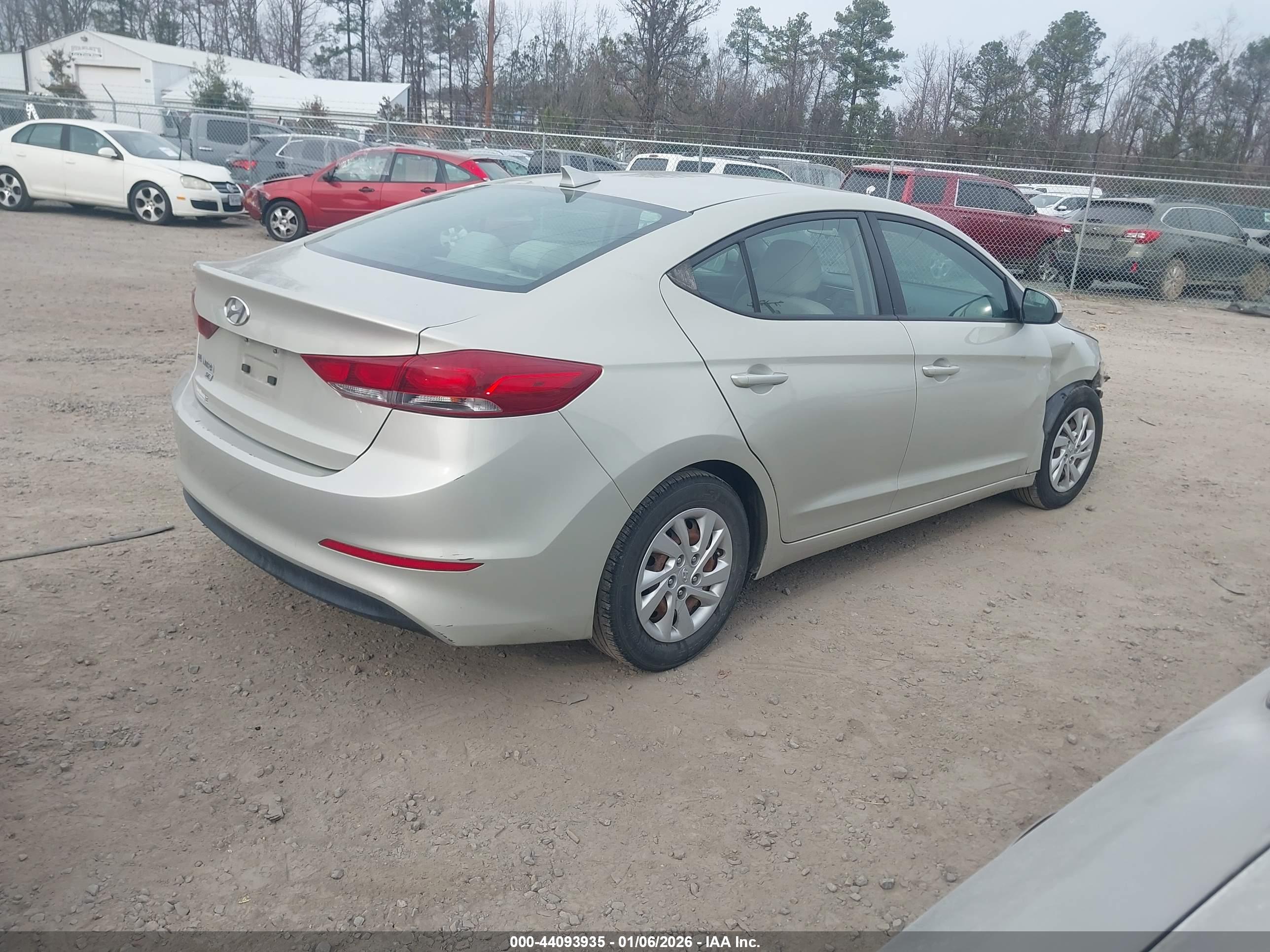 HYUNDAI ELANTRA image 4