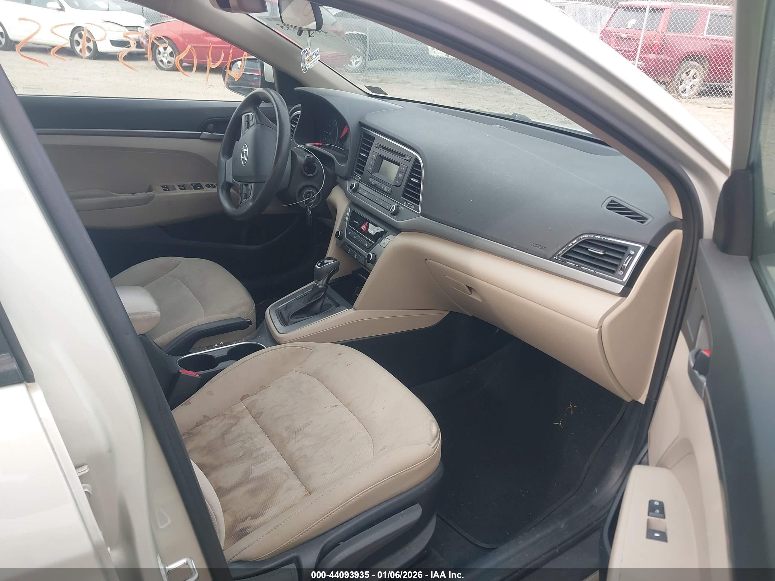 HYUNDAI ELANTRA image 5