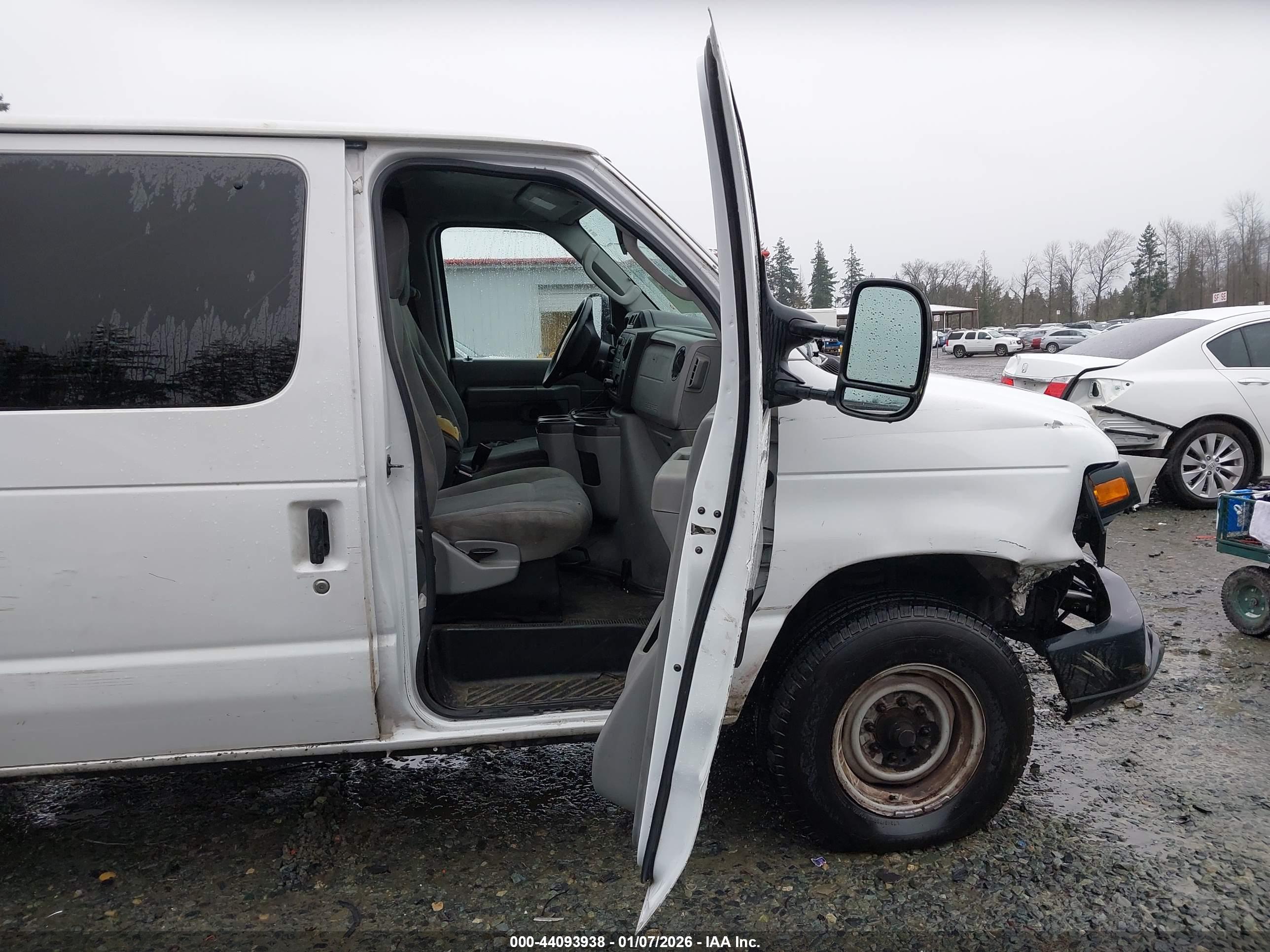 FORD E-250 image 5